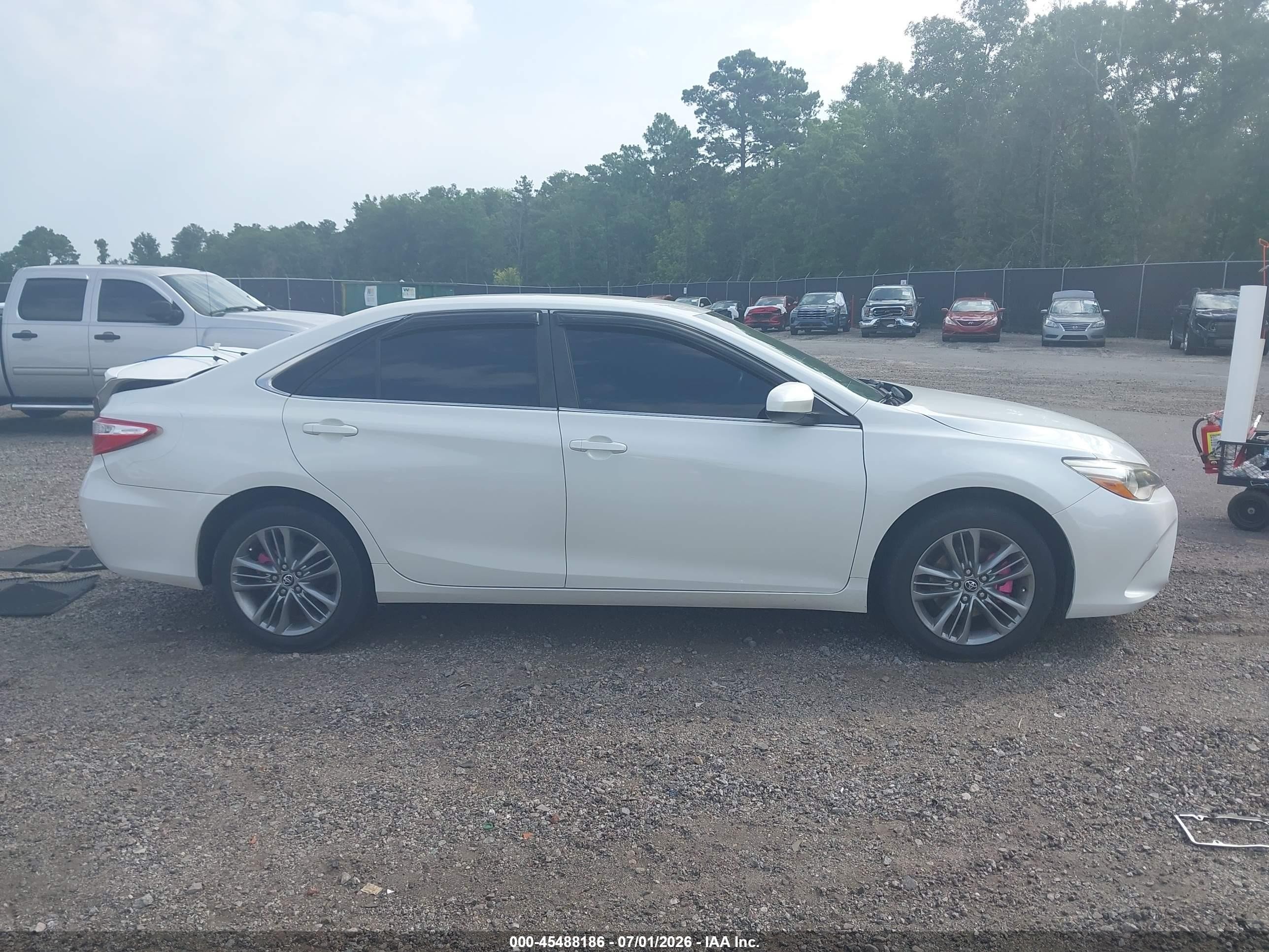 2015 Toyota Camry Se Белый vin: 4T1BF1FK7FU477995