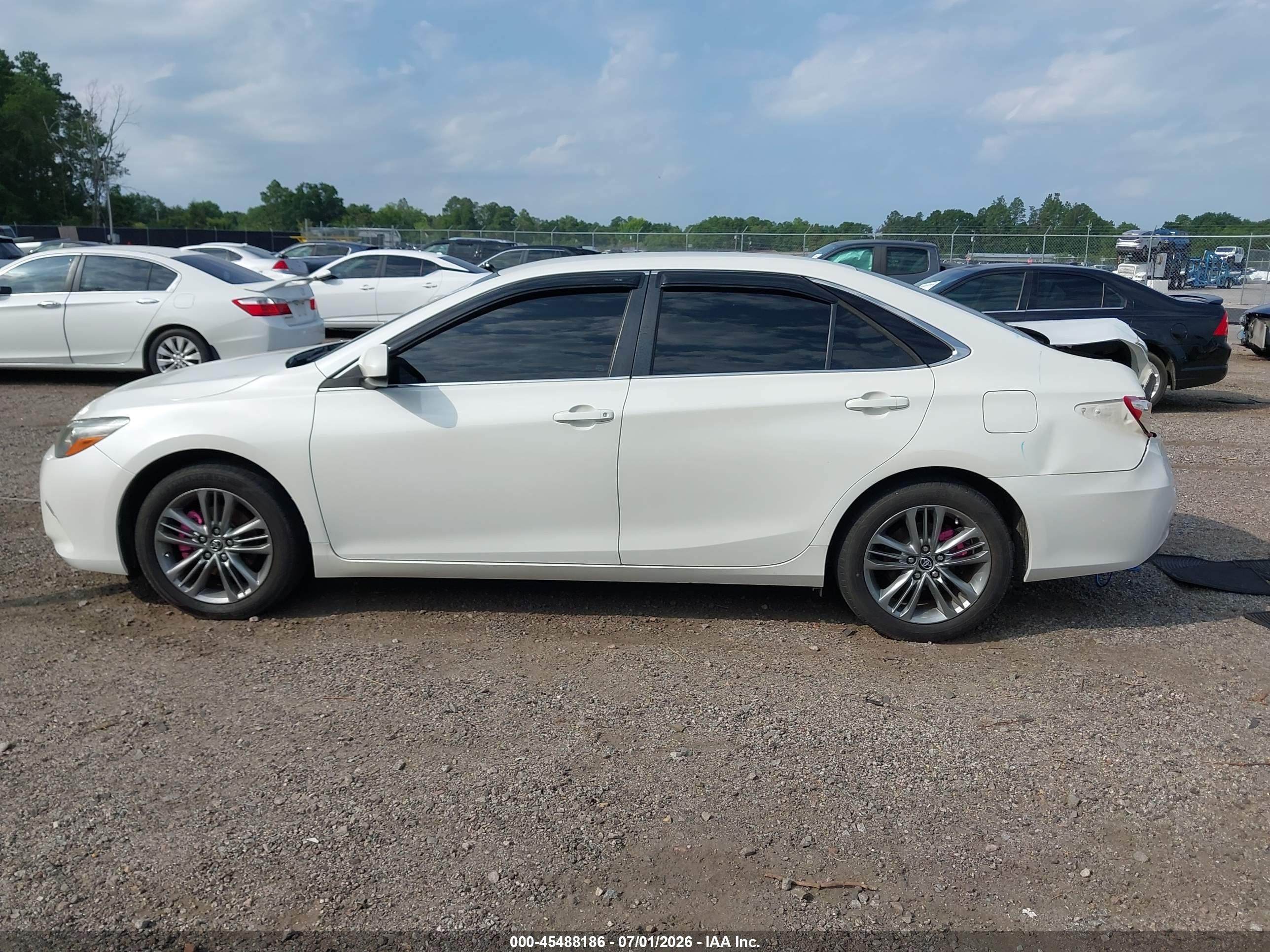 2015 Toyota Camry Se Белый vin: 4T1BF1FK7FU477995