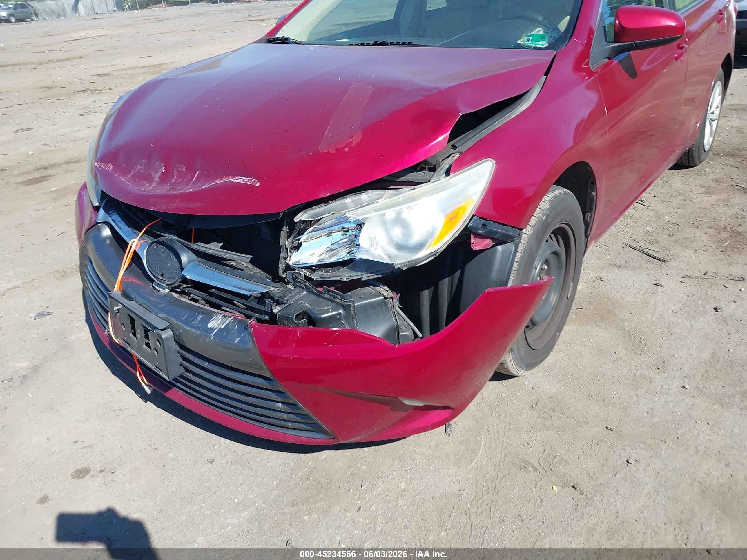 2015 Toyota Camry Le Red vin: 4T1BF1FK7FU880424