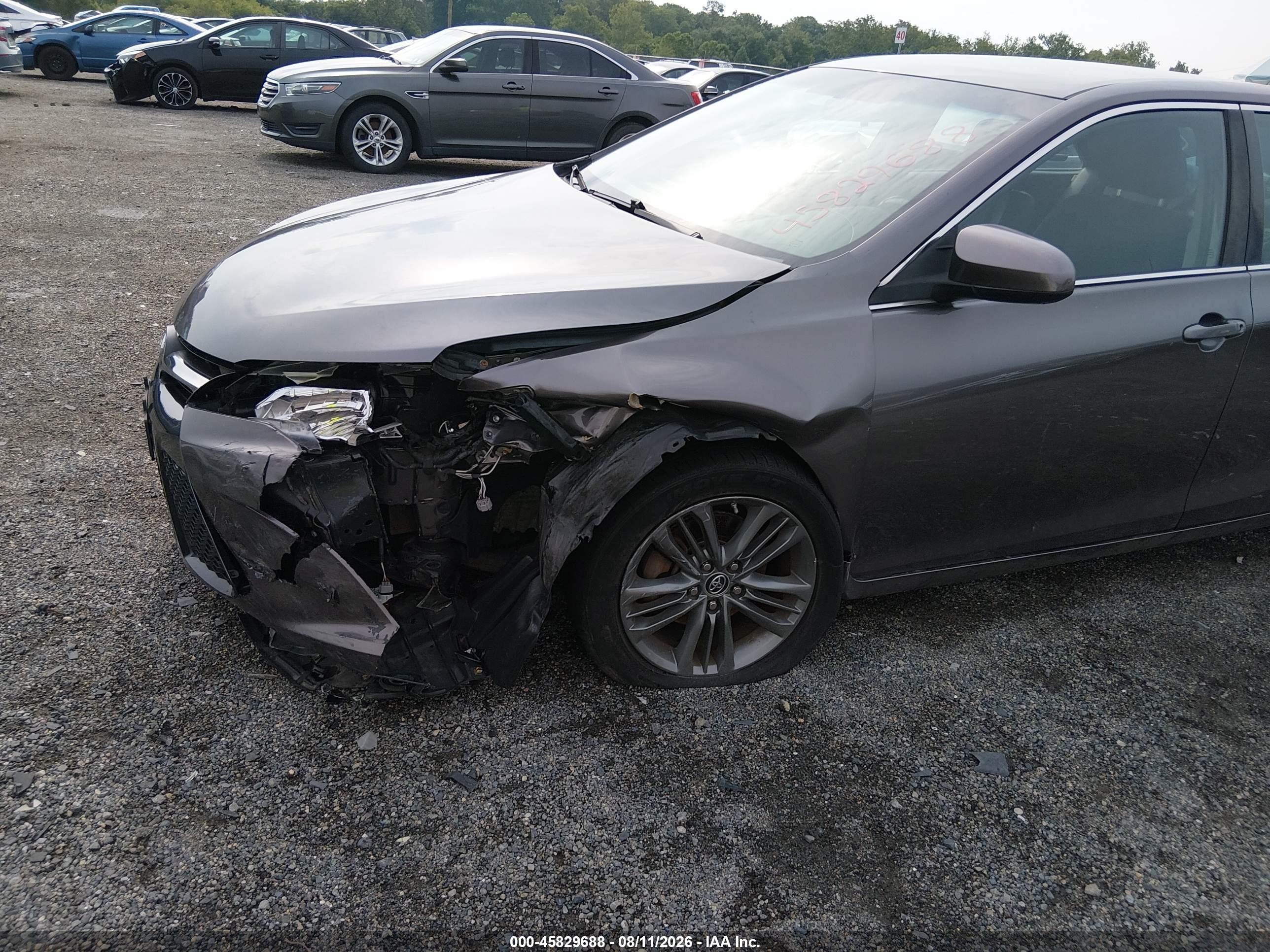 2015 Toyota Camry Se Серый vin: 4T1BF1FK7FU884070