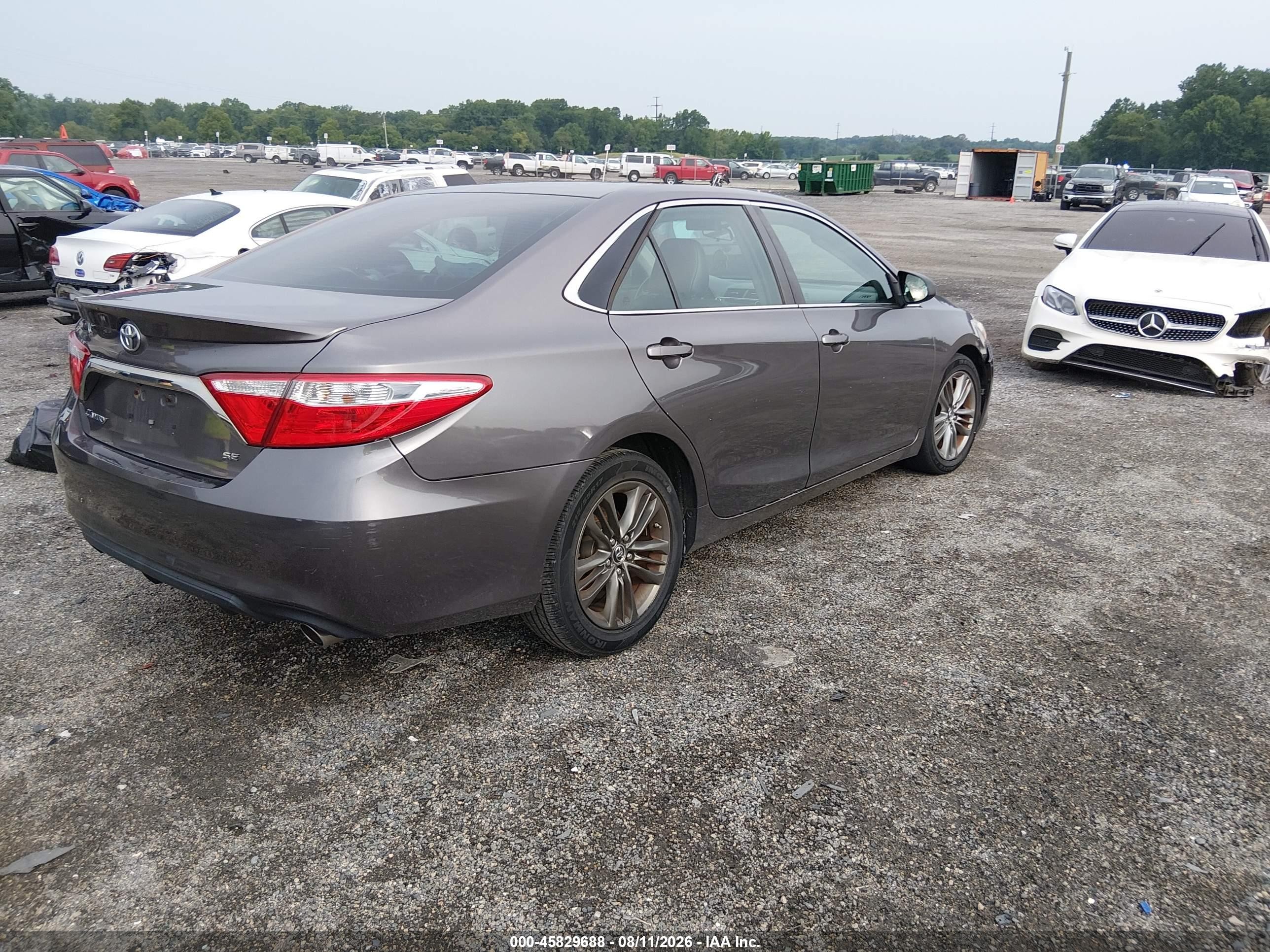 2015 Toyota Camry Se Серый vin: 4T1BF1FK7FU884070