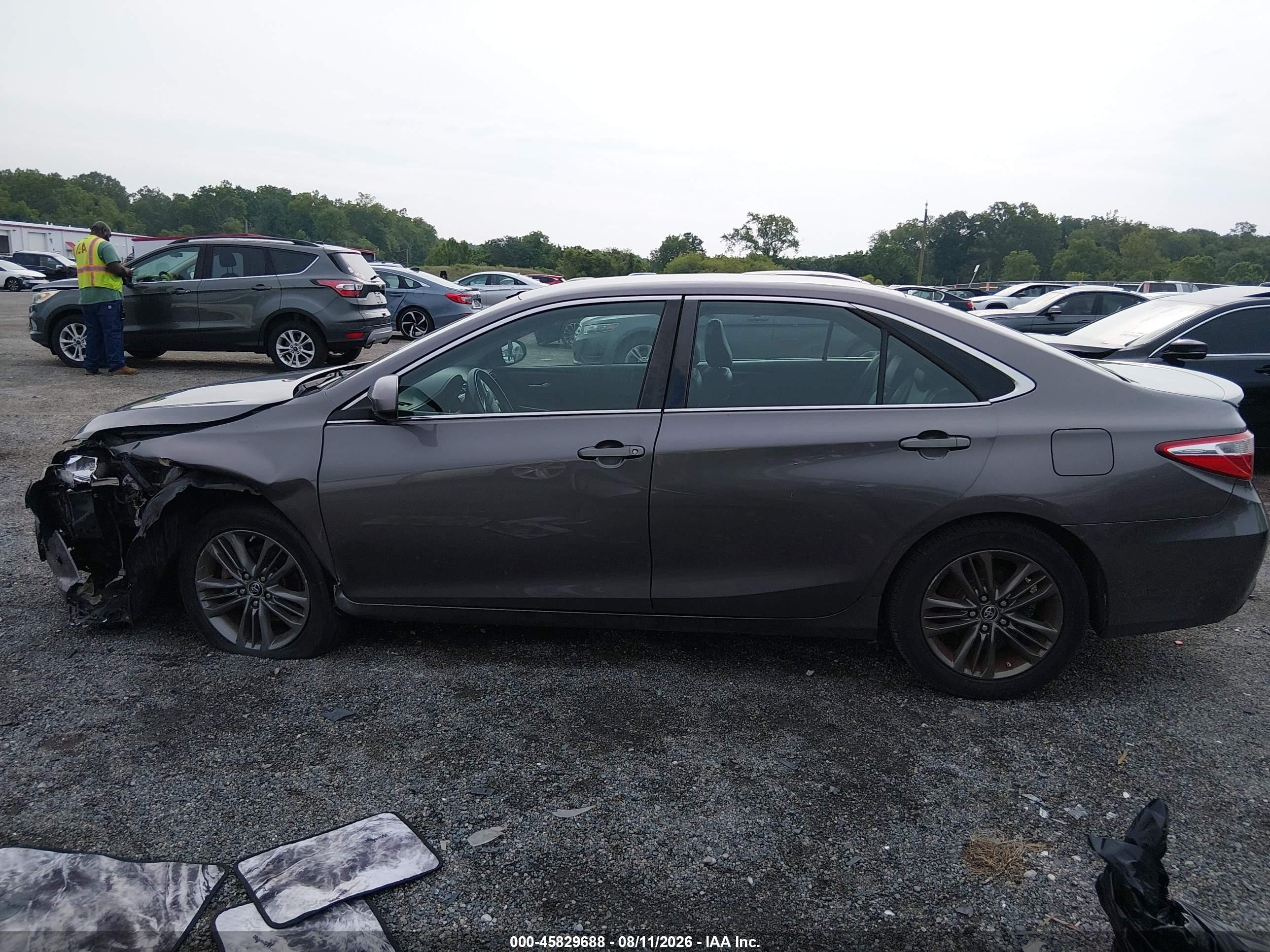 2015 Toyota Camry Se Серый vin: 4T1BF1FK7FU884070