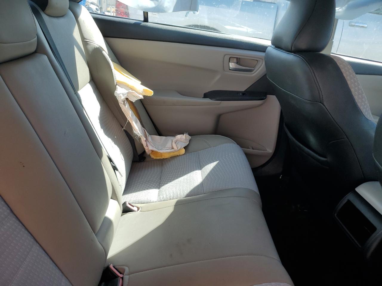 2015 Toyota Camry Le Серебряный vin: 4T1BF1FK7FU898339