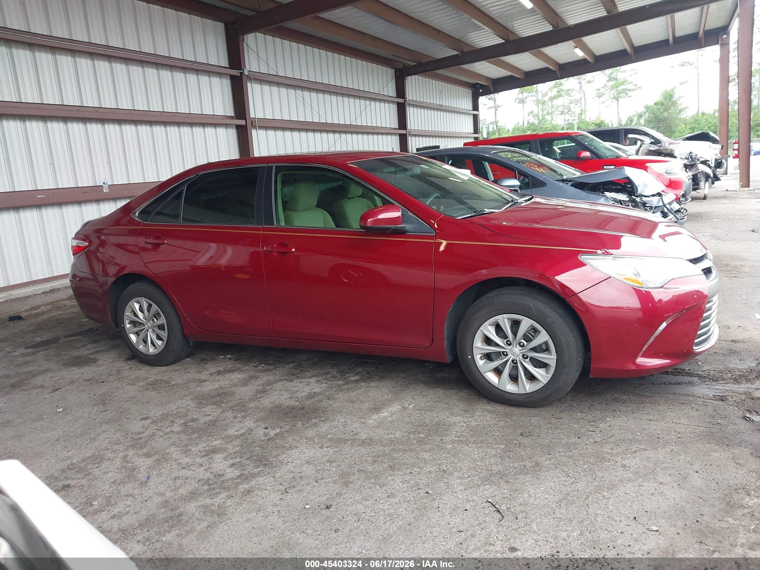 2015 Toyota Camry Le Red vin: 4T1BF1FK7FU915639
