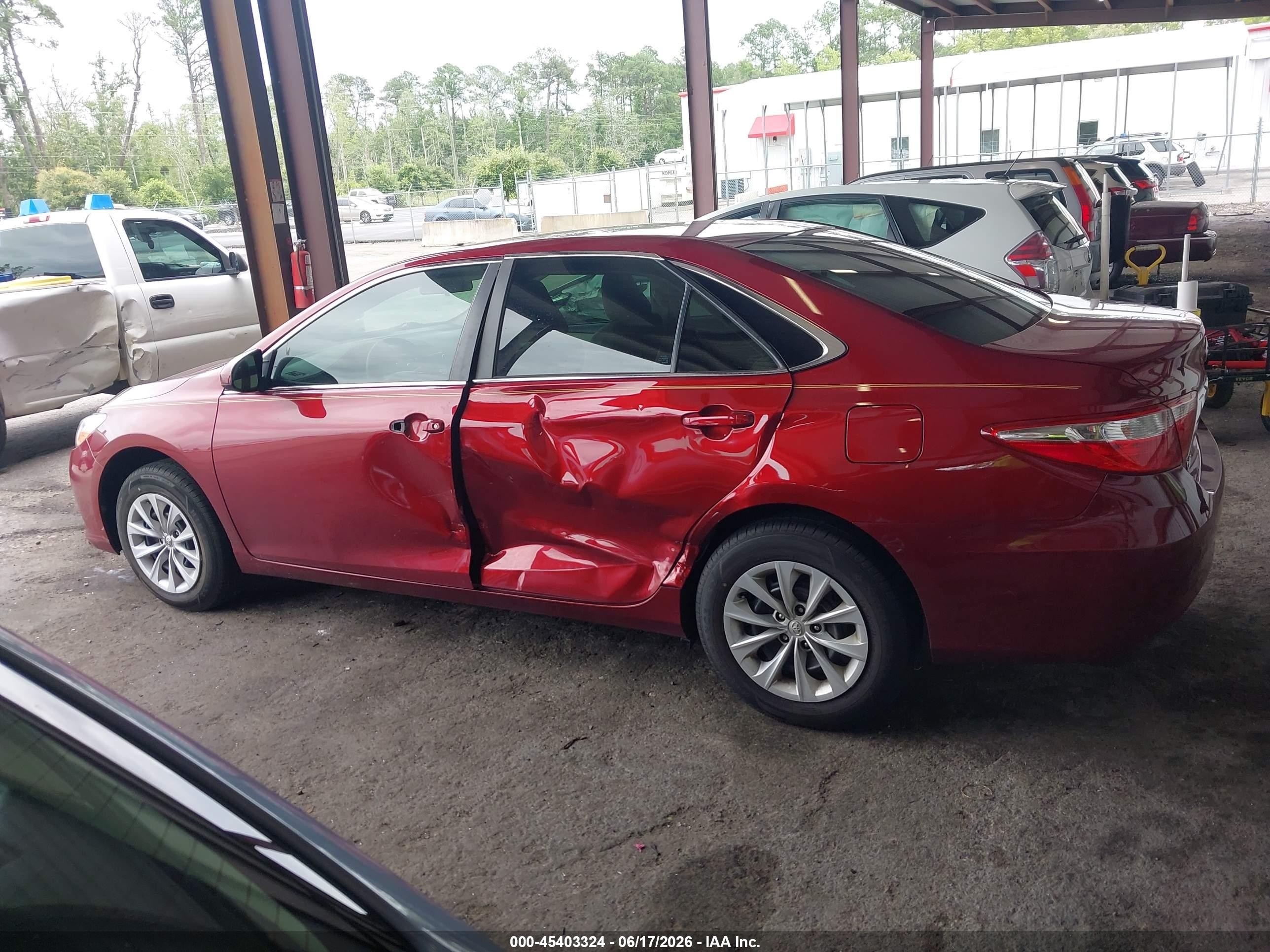 2015 Toyota Camry Le Red vin: 4T1BF1FK7FU915639