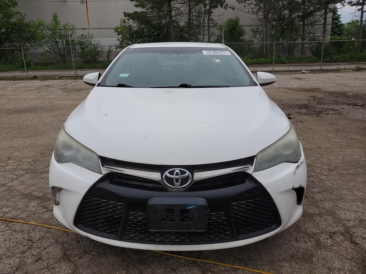 2015 Toyota Camry Se White vin: 4T1BF1FK7FU971578 Damage: Left Head Lamp, Faded, Acceptable