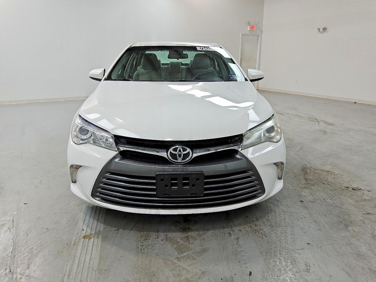 2015 Toyota Camry Le White vin: 4T1BF1FK7FU982029