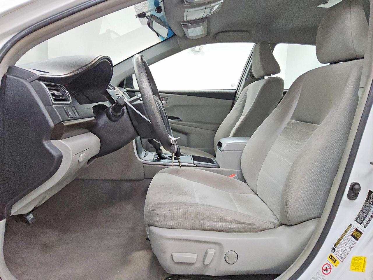 2015 Toyota Camry Le White vin: 4T1BF1FK7FU982029