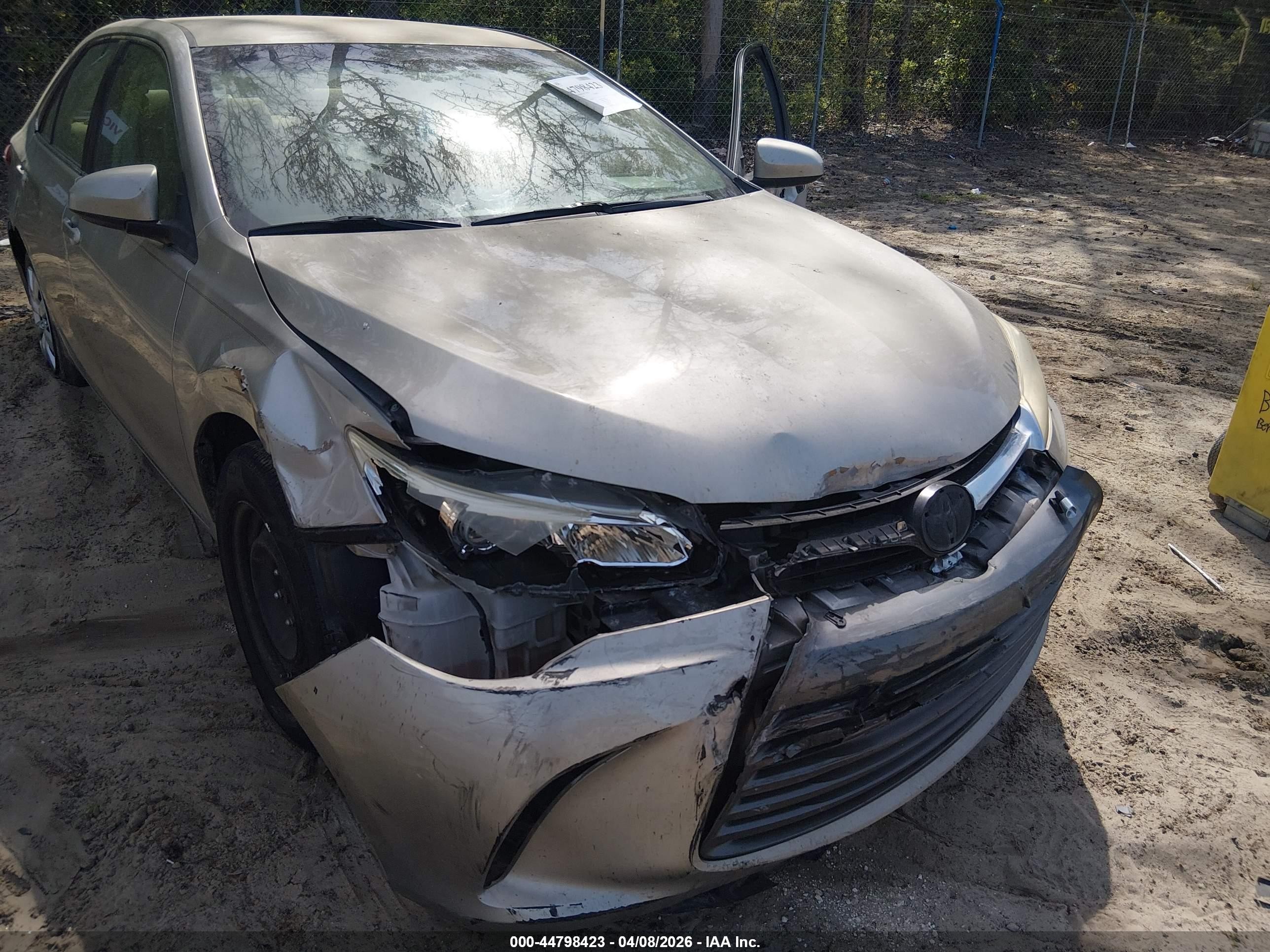 2015 Toyota Camry Le Beige vin: 4T1BF1FK7FU987585