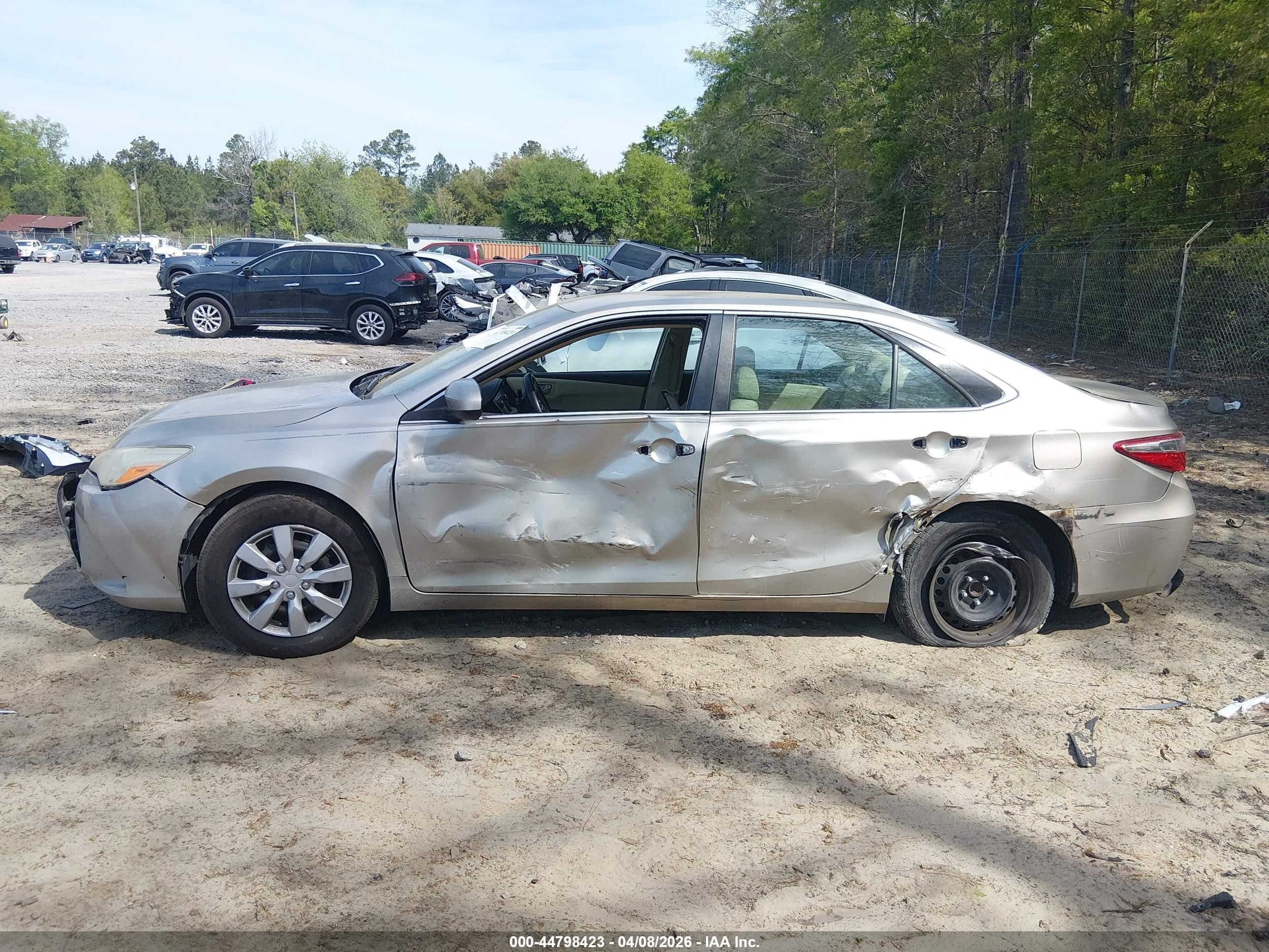2015 Toyota Camry Le Beige vin: 4T1BF1FK7FU987585