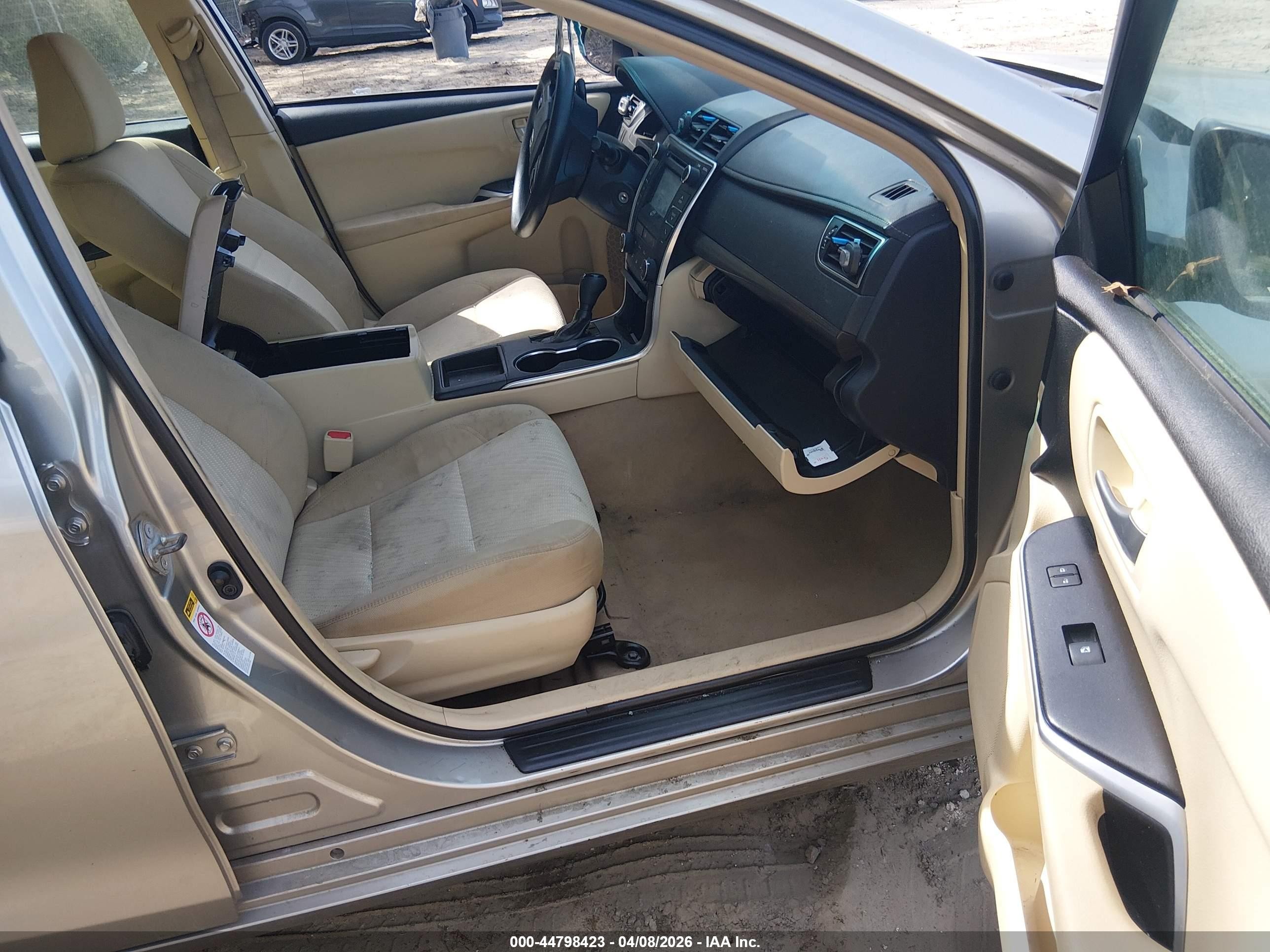 2015 Toyota Camry Le Beige vin: 4T1BF1FK7FU987585