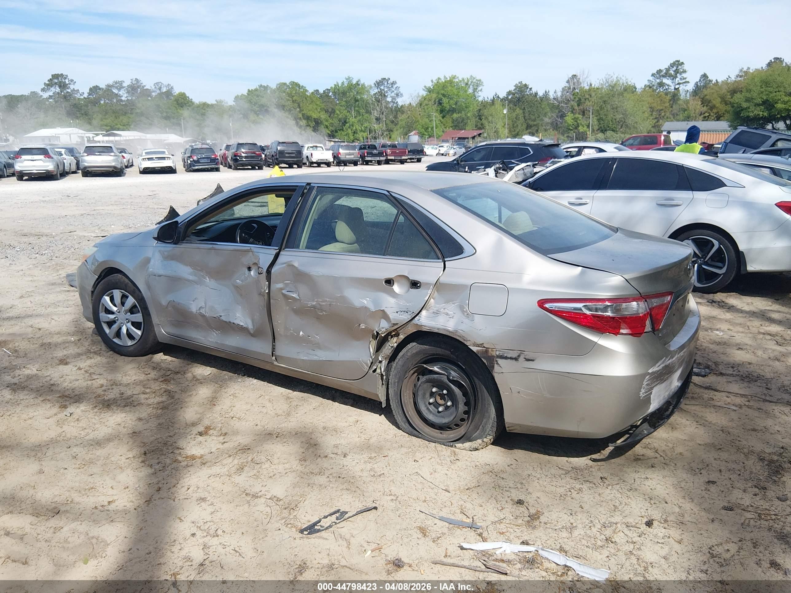 2015 Toyota Camry Le Beige vin: 4T1BF1FK7FU987585