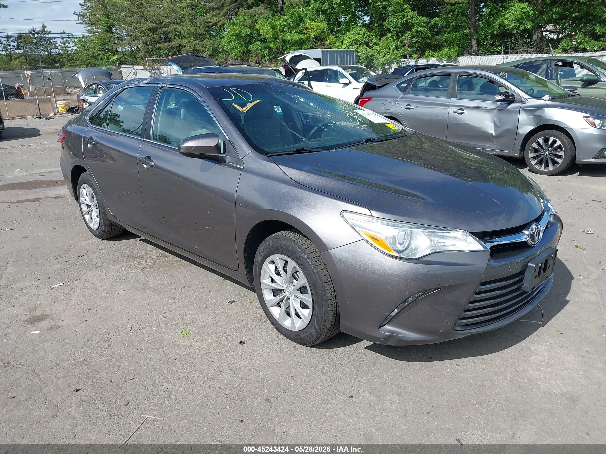 2015 Toyota Camry Le Gray vin: 4T1BF1FK7FU991930