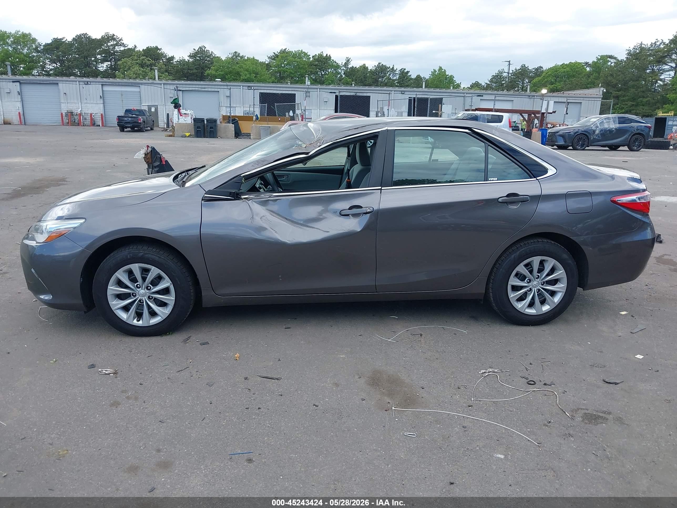 2015 Toyota Camry Le Gray vin: 4T1BF1FK7FU991930