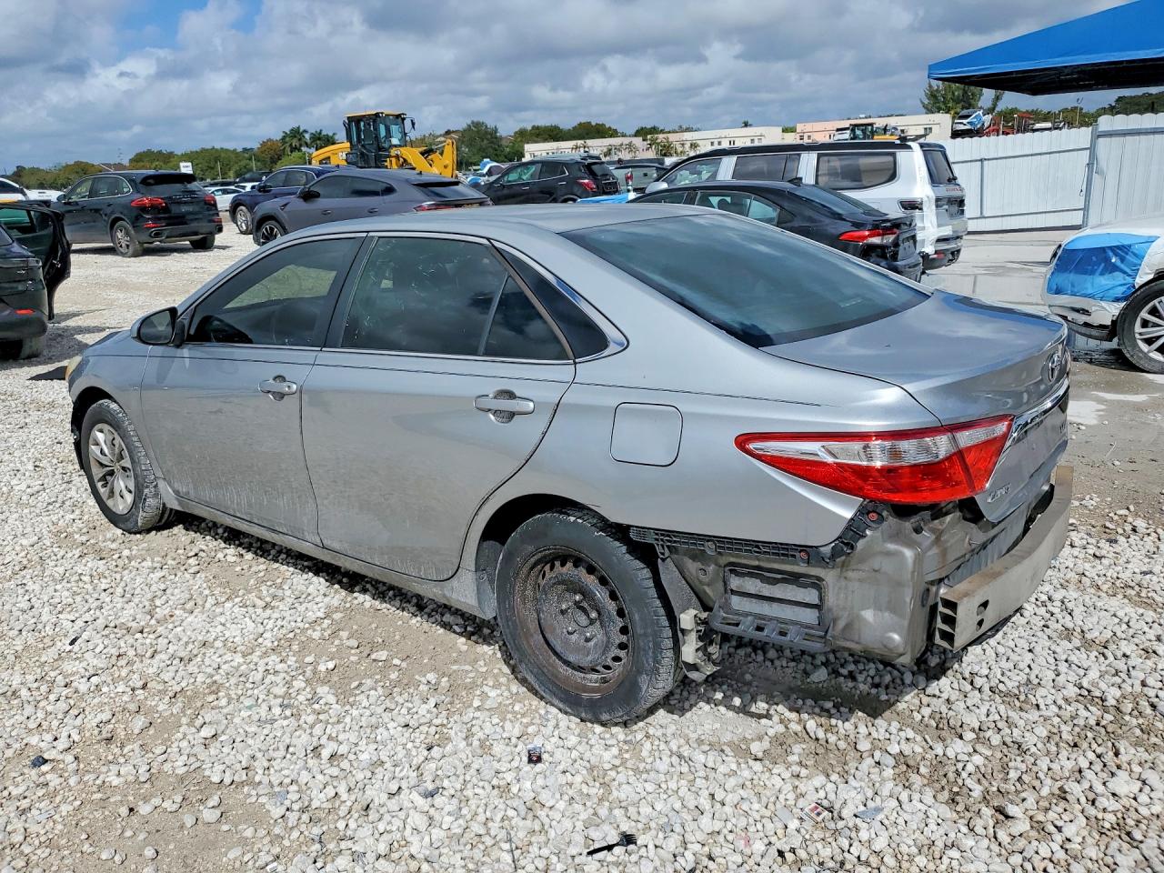 2015 Toyota Camry Le Silver vin: 4T1BF1FK7FU994522