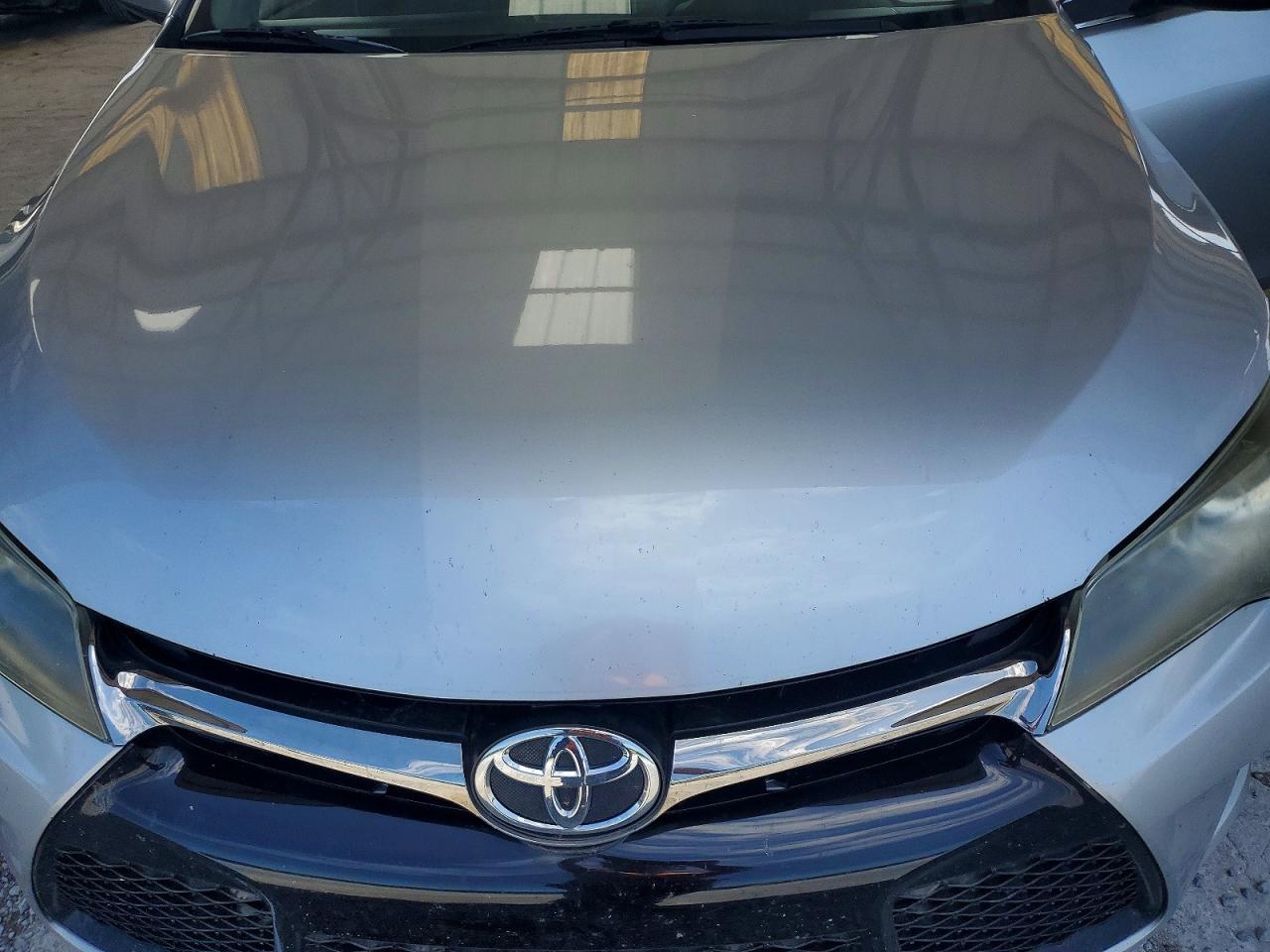 2016 Toyota Camry Le Серебряный vin: 4T1BF1FK7GU138817