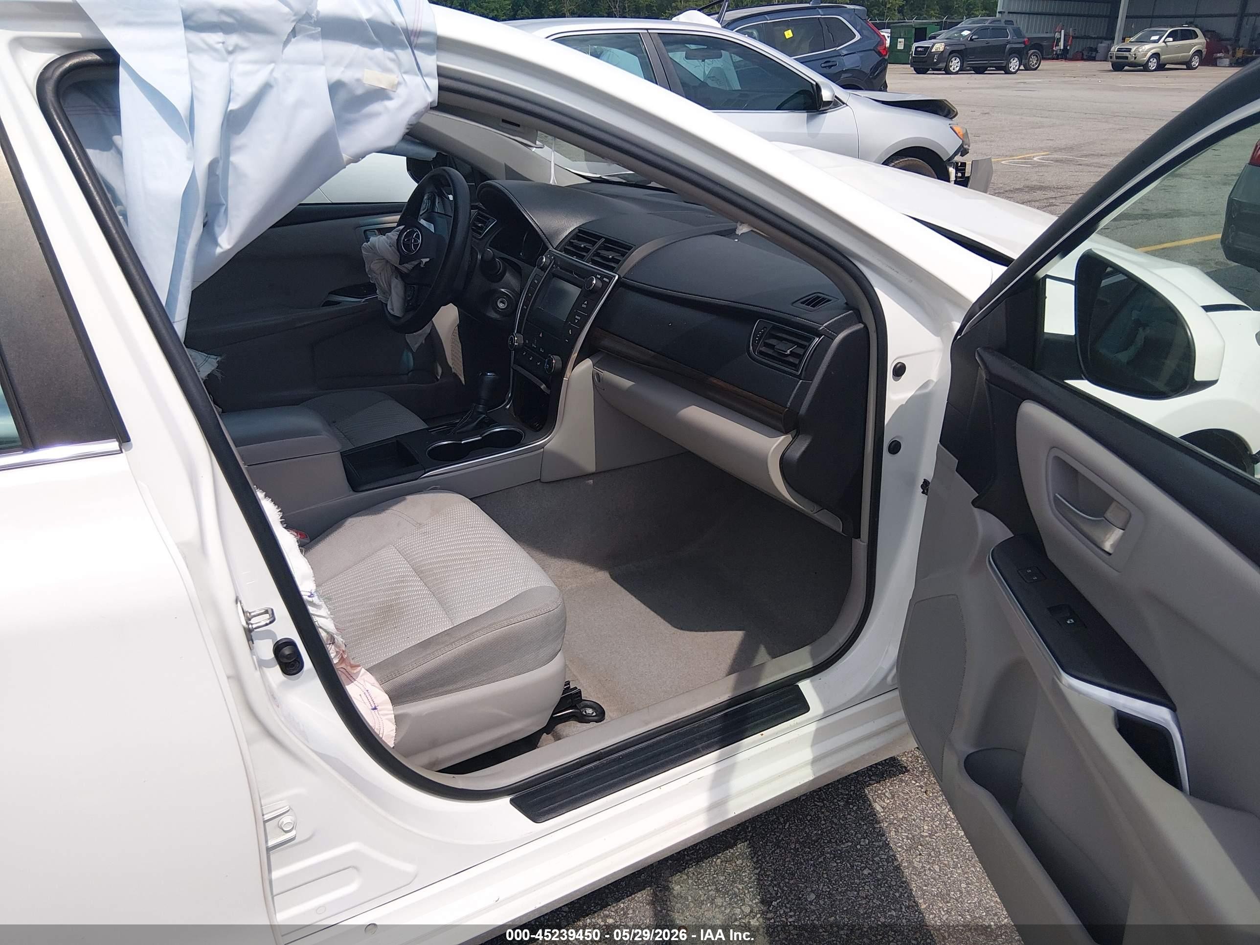 2016 Toyota Camry Le White vin: 4T1BF1FK7GU152507