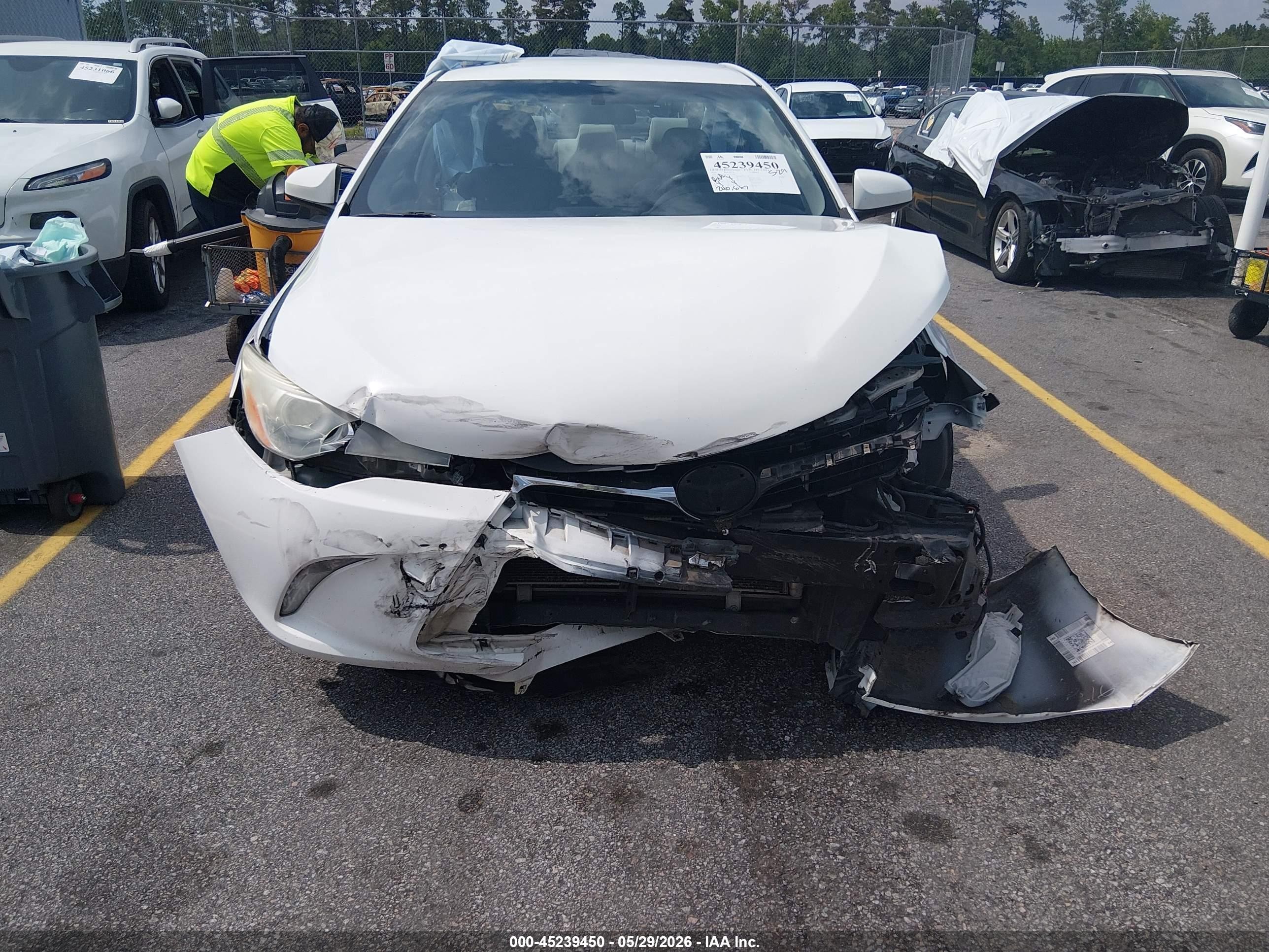 2016 Toyota Camry Le White vin: 4T1BF1FK7GU152507