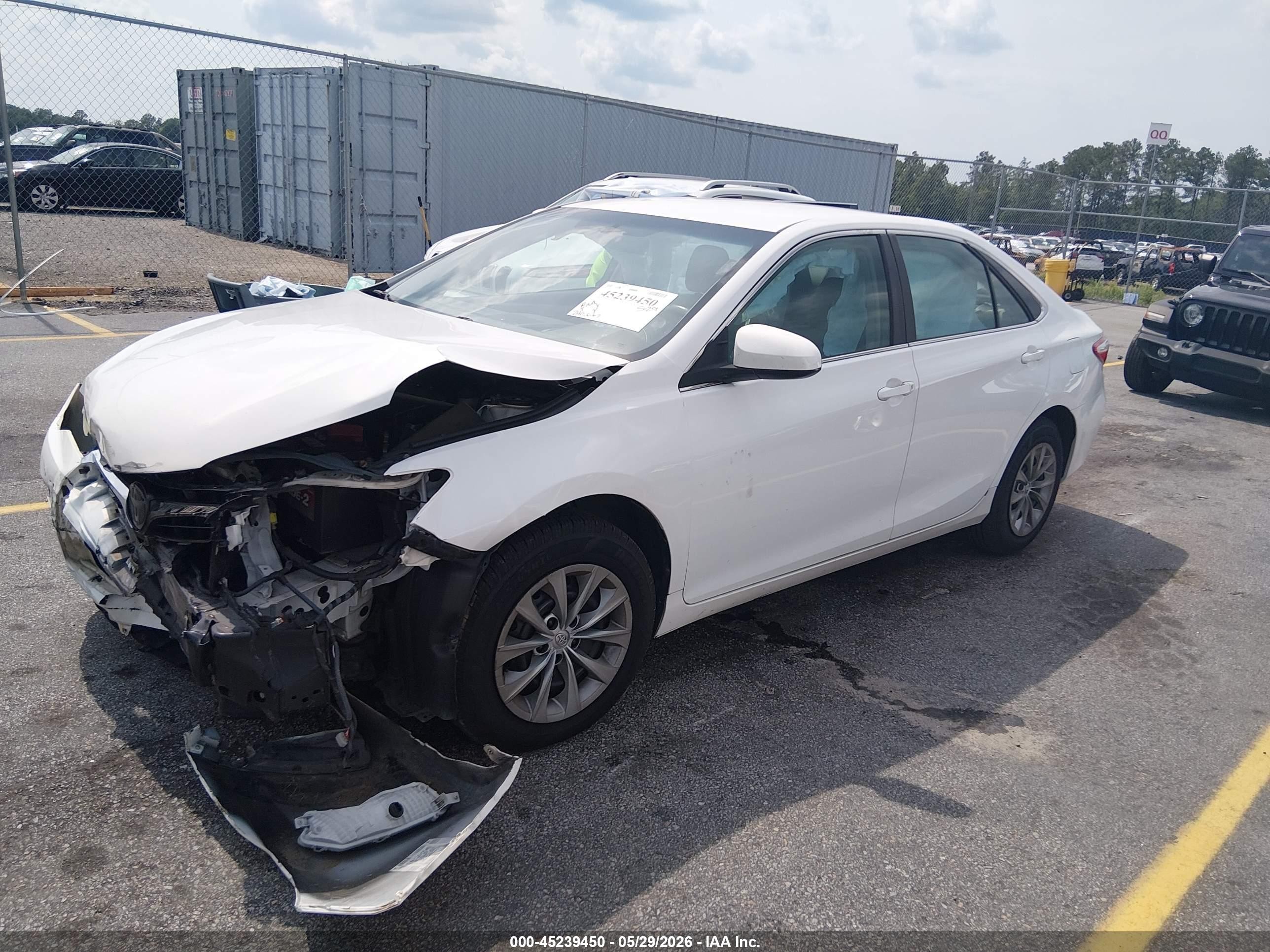 2016 Toyota Camry Le White vin: 4T1BF1FK7GU152507