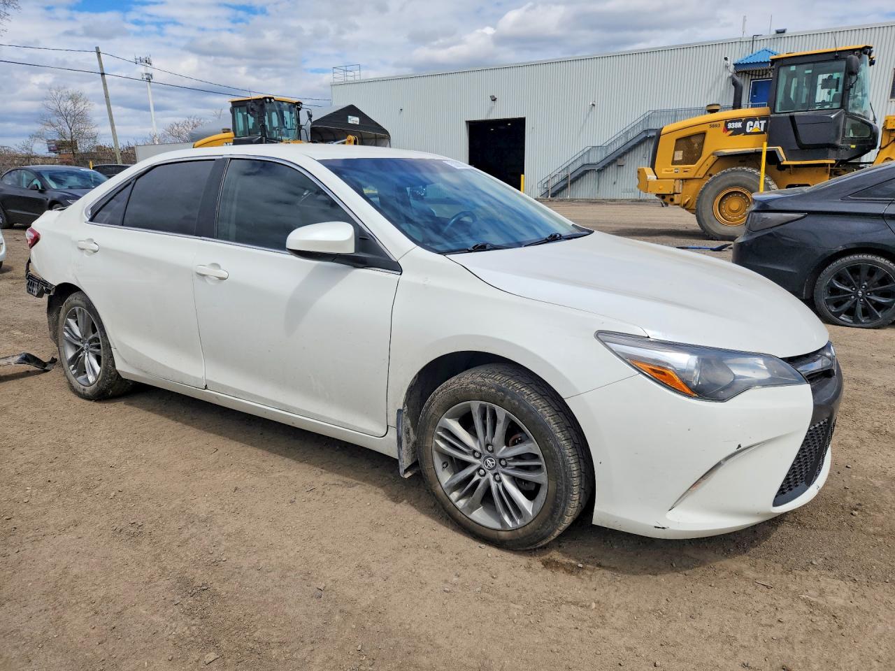 2016 Toyota Camry Le White vin: 4T1BF1FK7GU240005