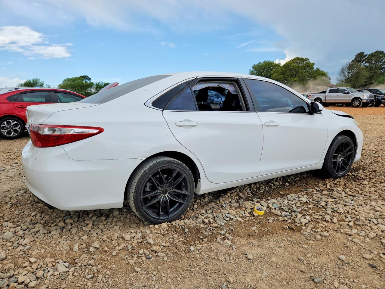 2016 Toyota Camry Le White vin: 4T1BF1FK7GU251716