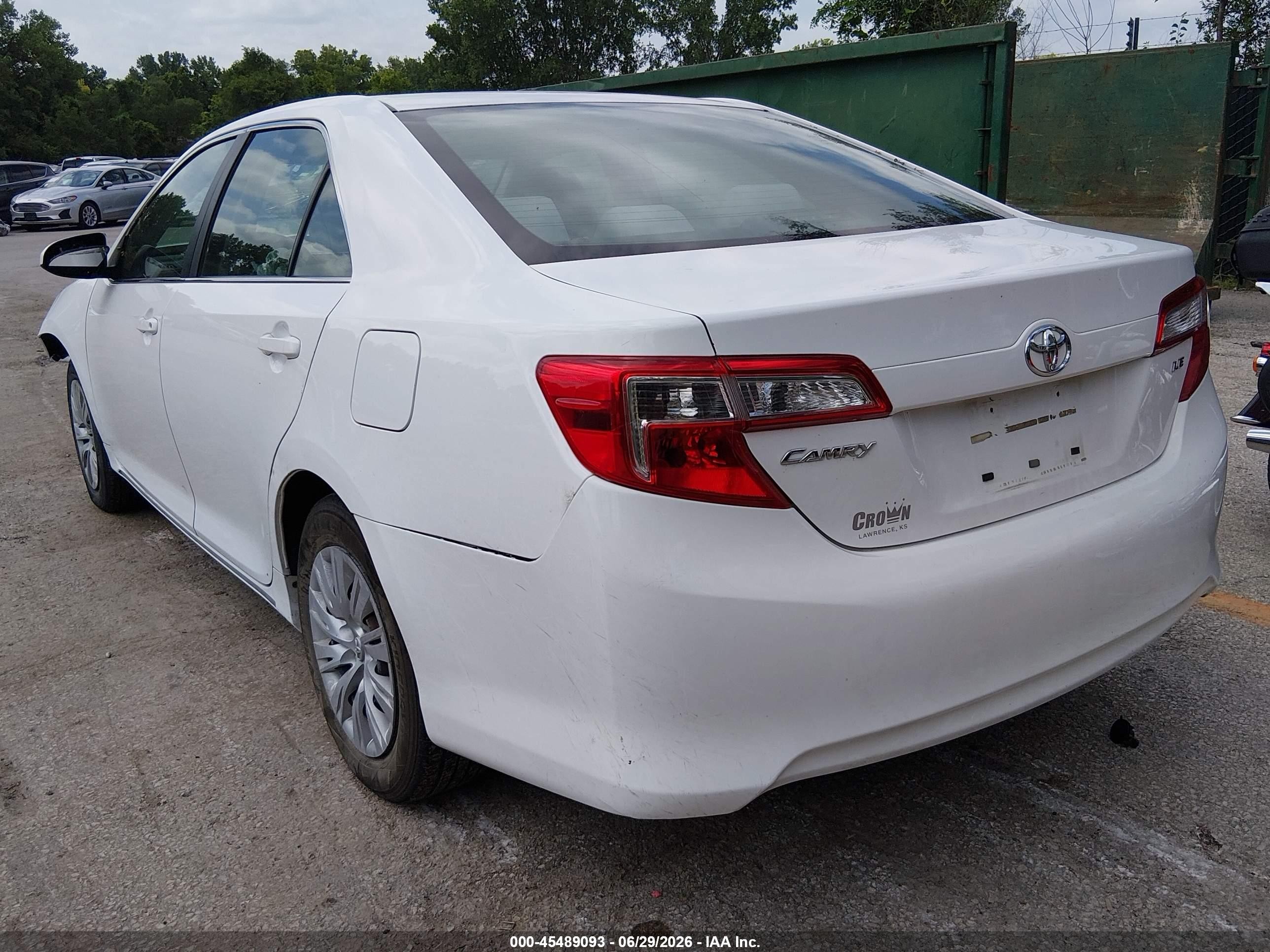 2013 Toyota Camry Le White vin: 4T1BF1FK8DU205730