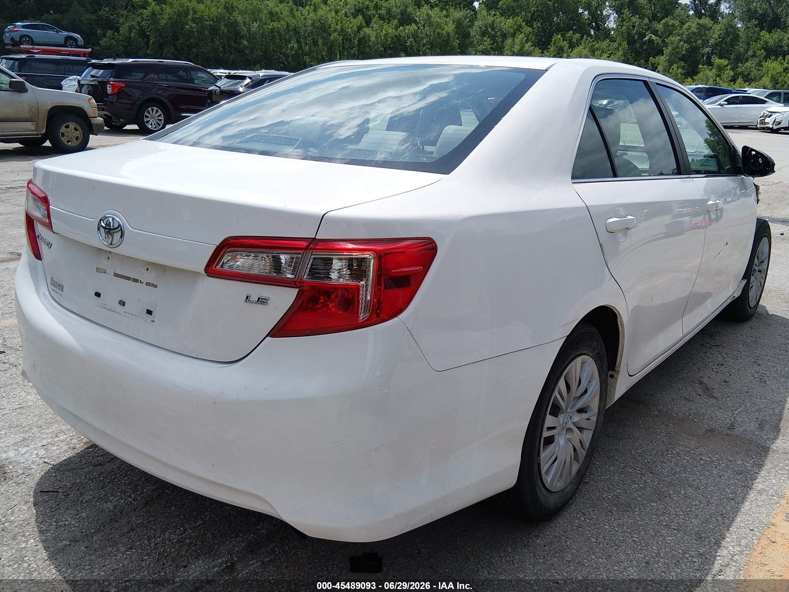 2013 Toyota Camry Le White vin: 4T1BF1FK8DU205730