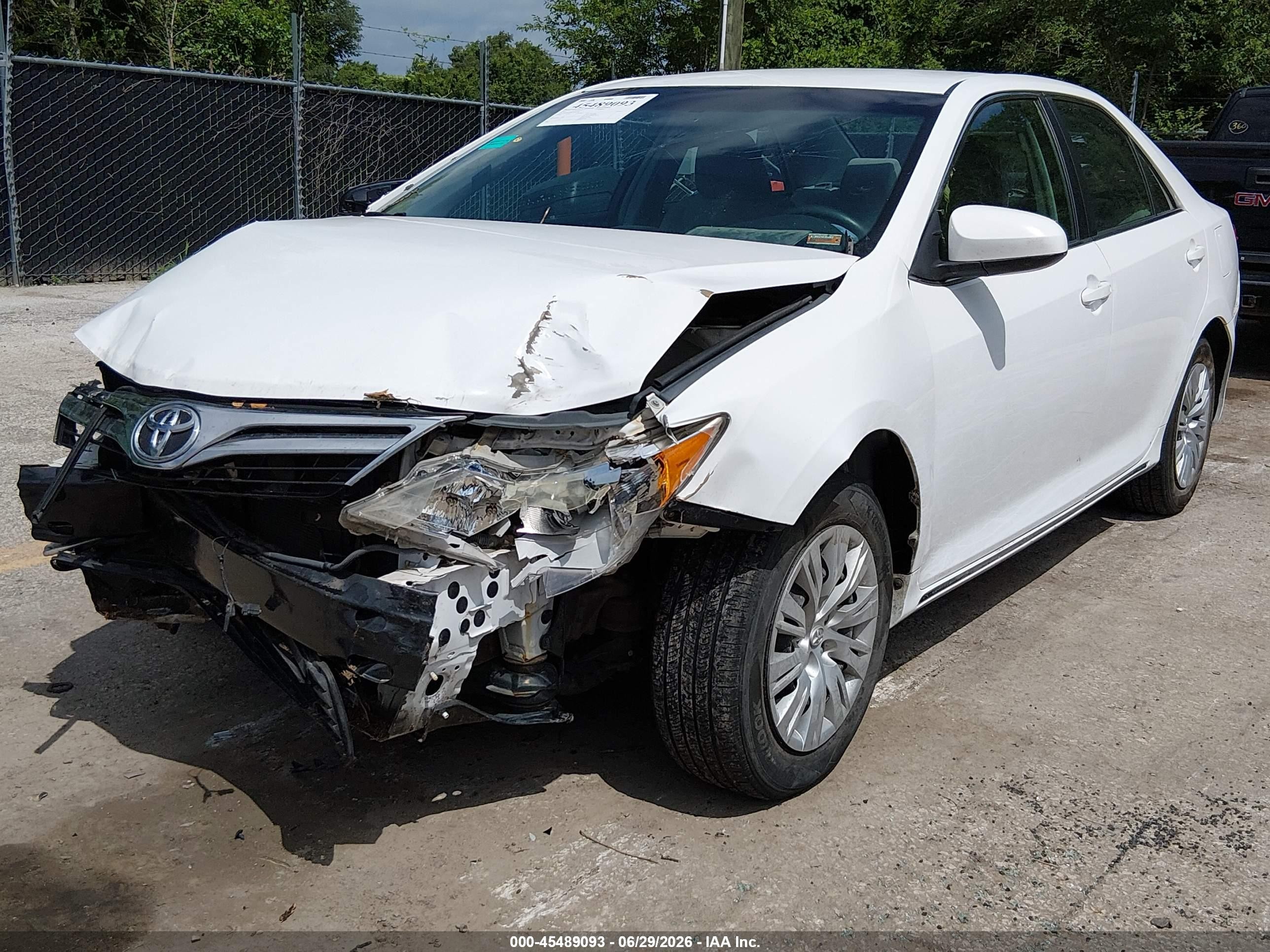2013 Toyota Camry Le White vin: 4T1BF1FK8DU205730