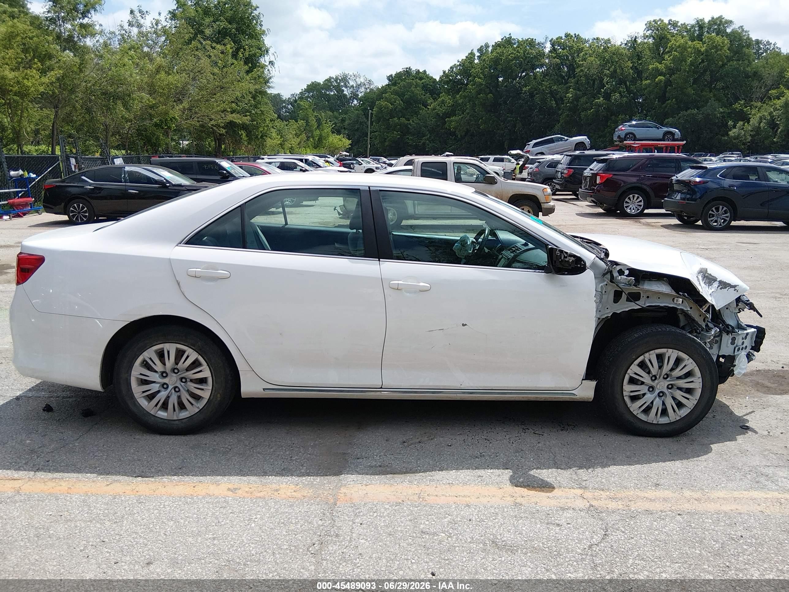 2013 Toyota Camry Le White vin: 4T1BF1FK8DU205730