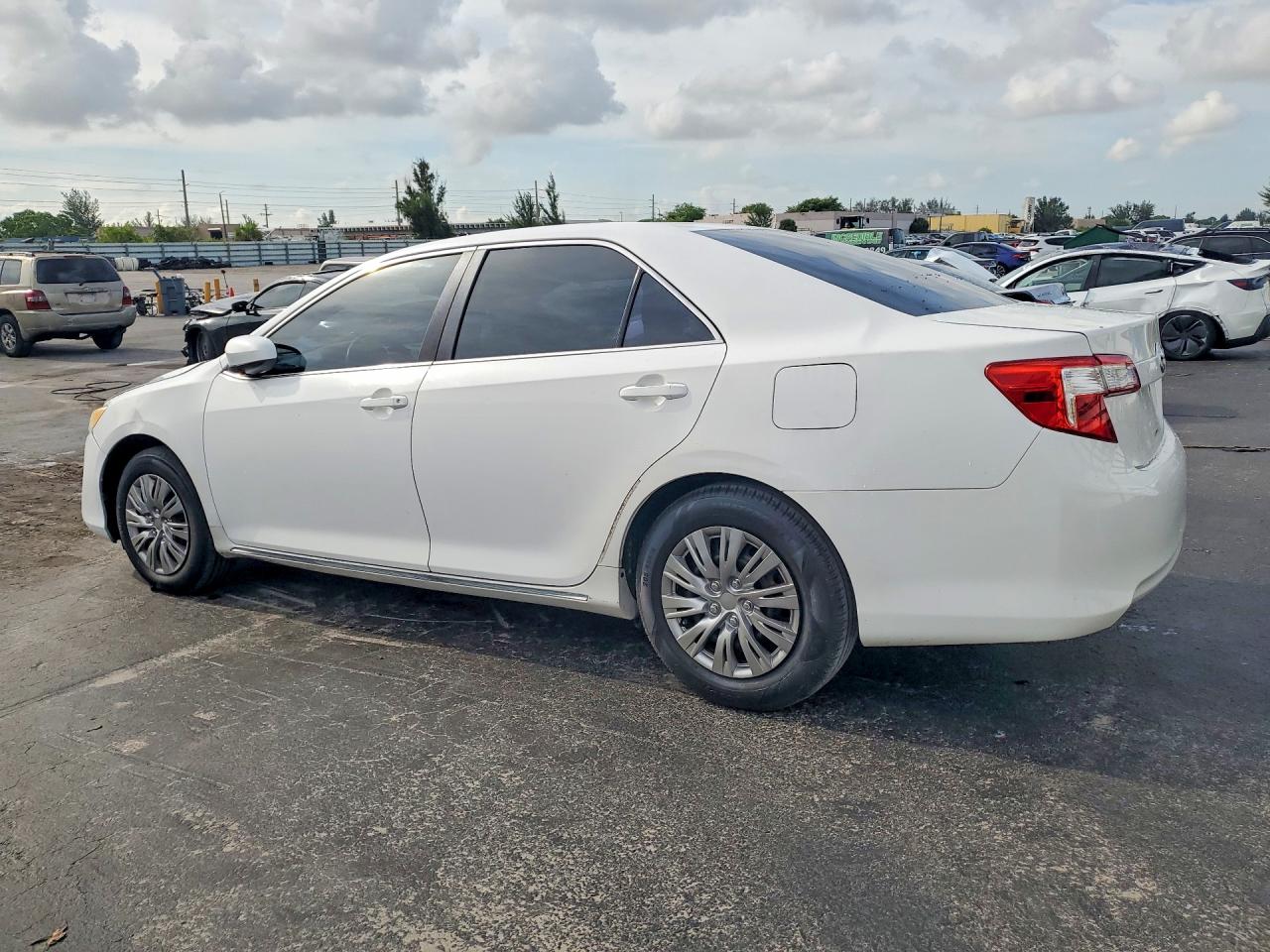 2013 Toyota Camry Le Белый vin: 4T1BF1FK8DU653465