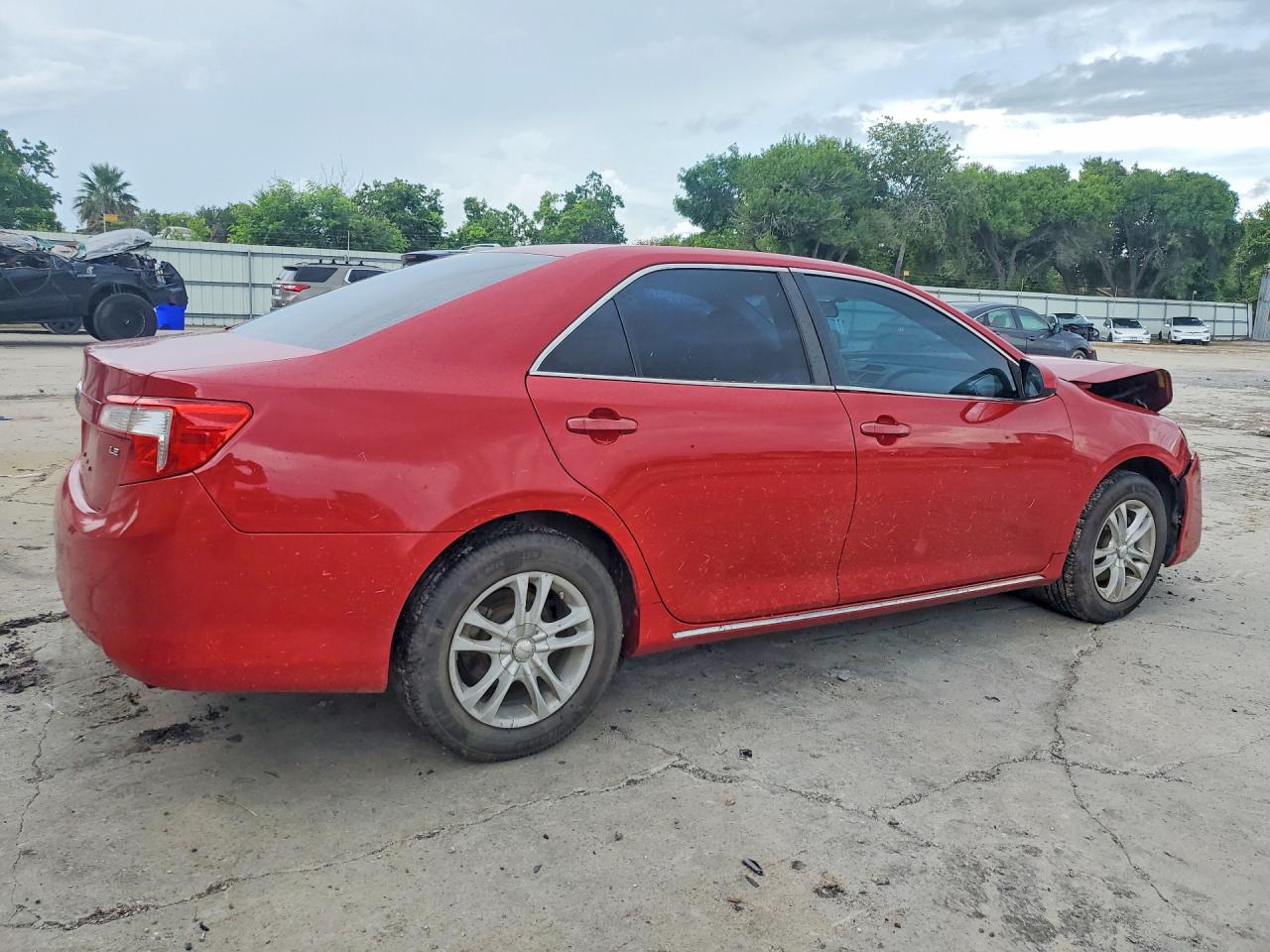 2013 Toyota Camry Le Red vin: 4T1BF1FK8DU677698