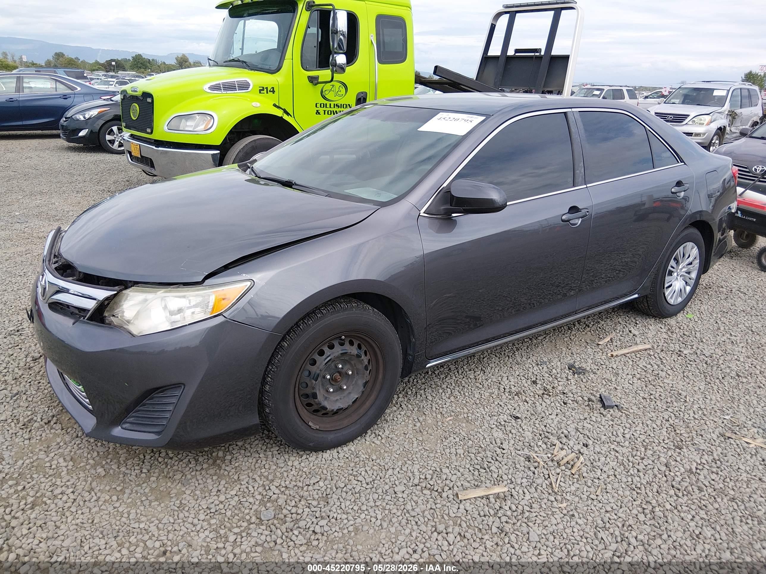 2014 Toyota Camry Le Gray vin: 4T1BF1FK8EU325013