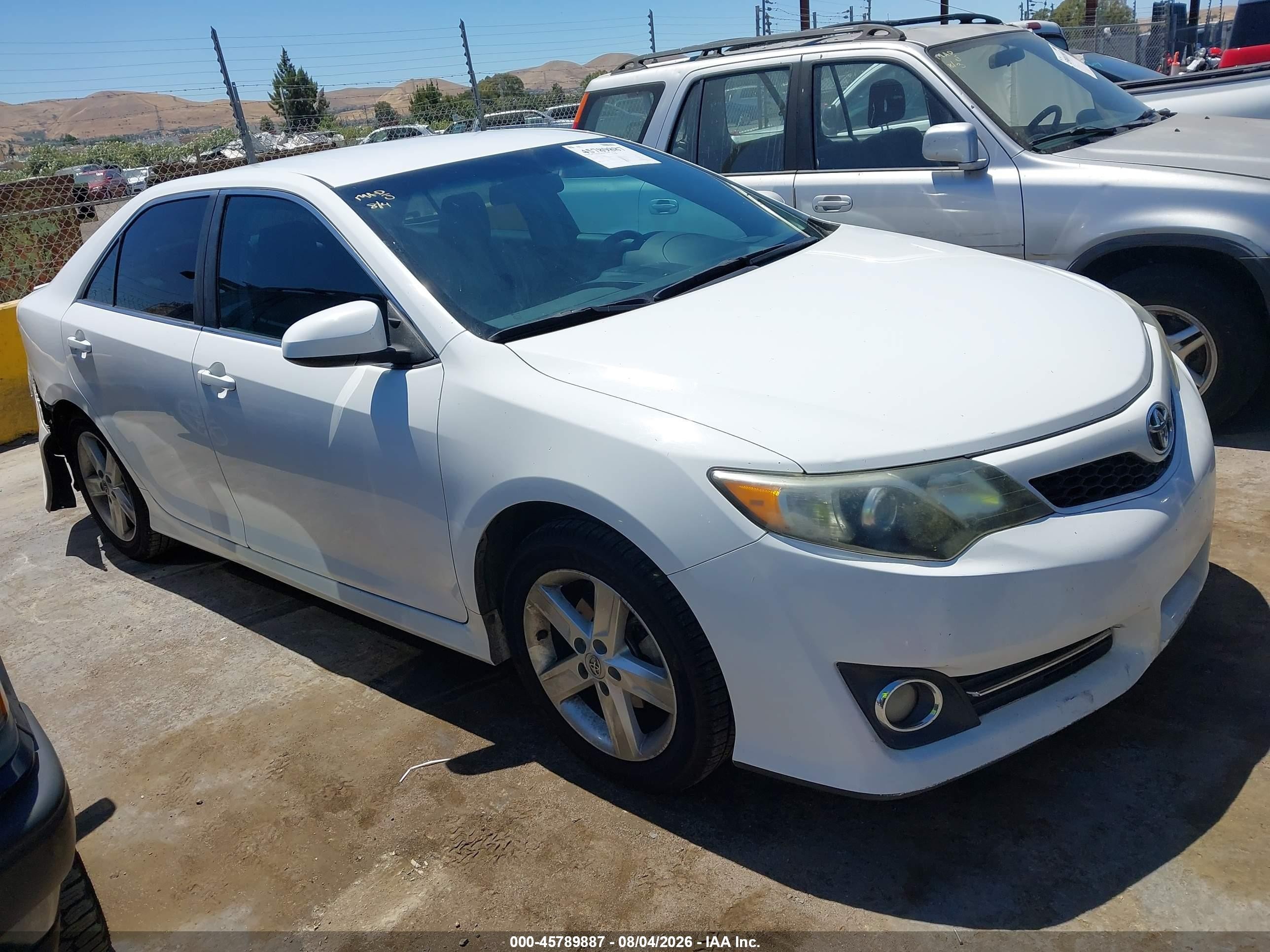 2014 Toyota Camry Se White vin: 4T1BF1FK8EU351918