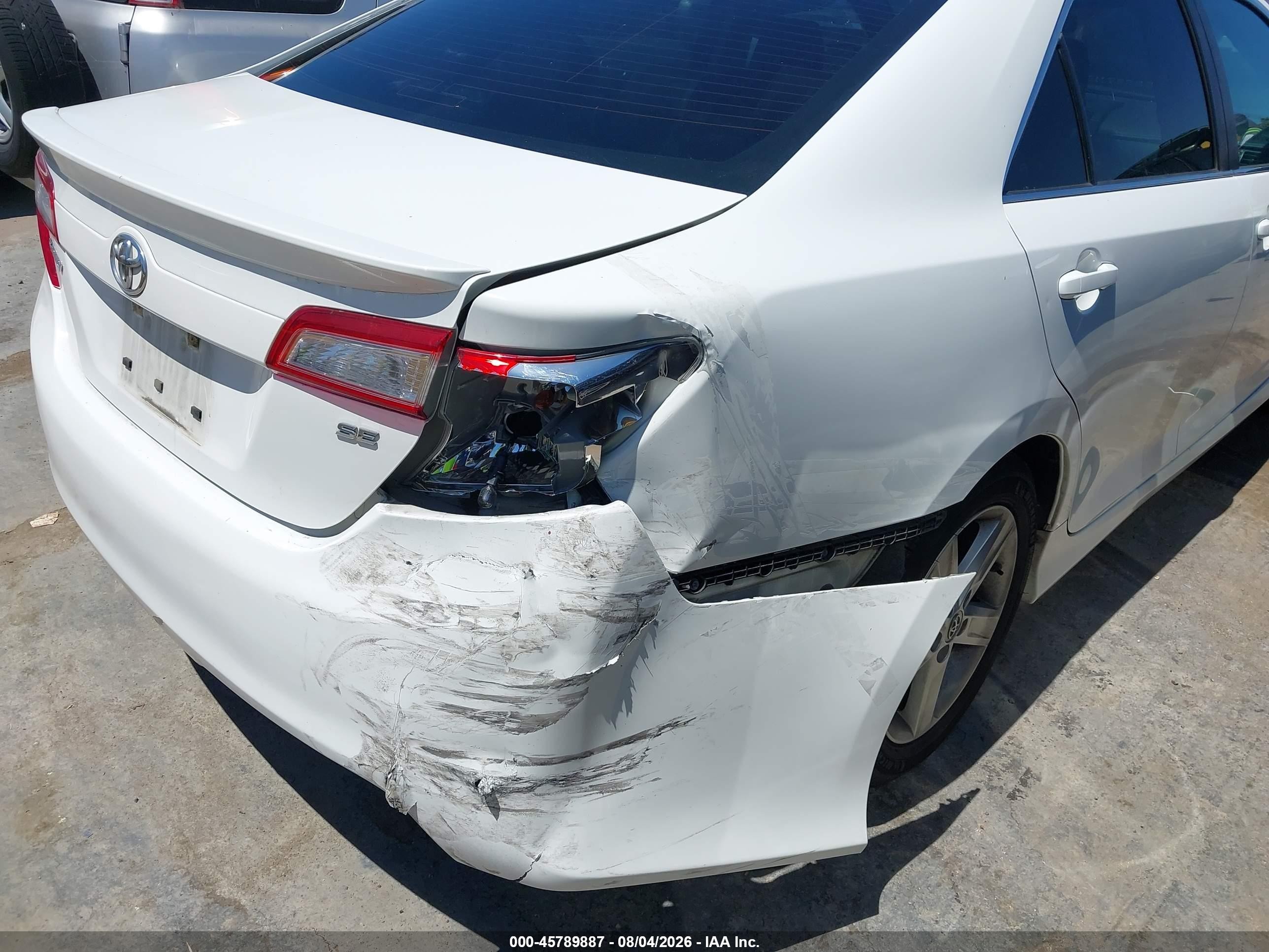 2014 Toyota Camry Se White vin: 4T1BF1FK8EU351918