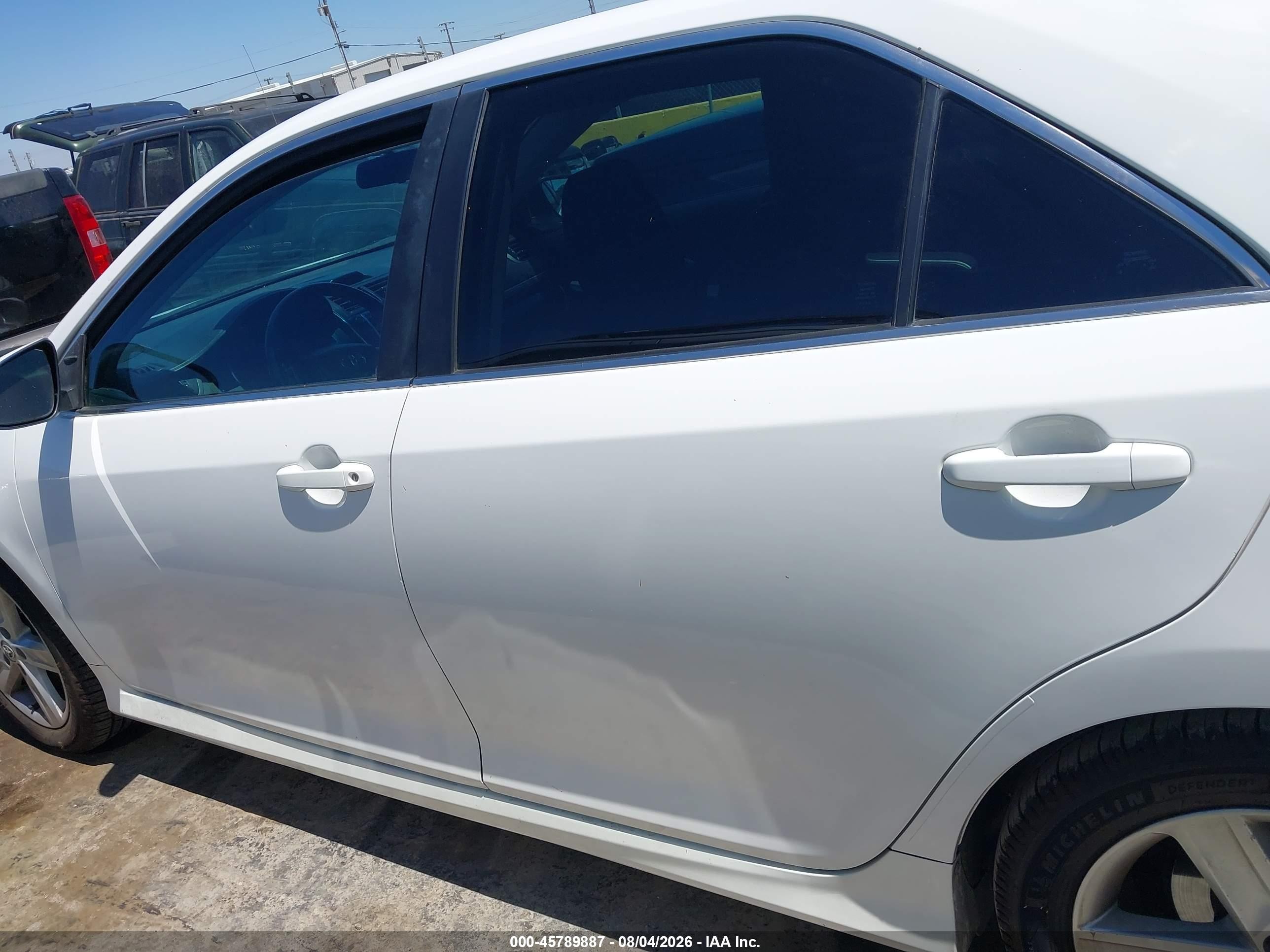 2014 Toyota Camry Se White vin: 4T1BF1FK8EU351918