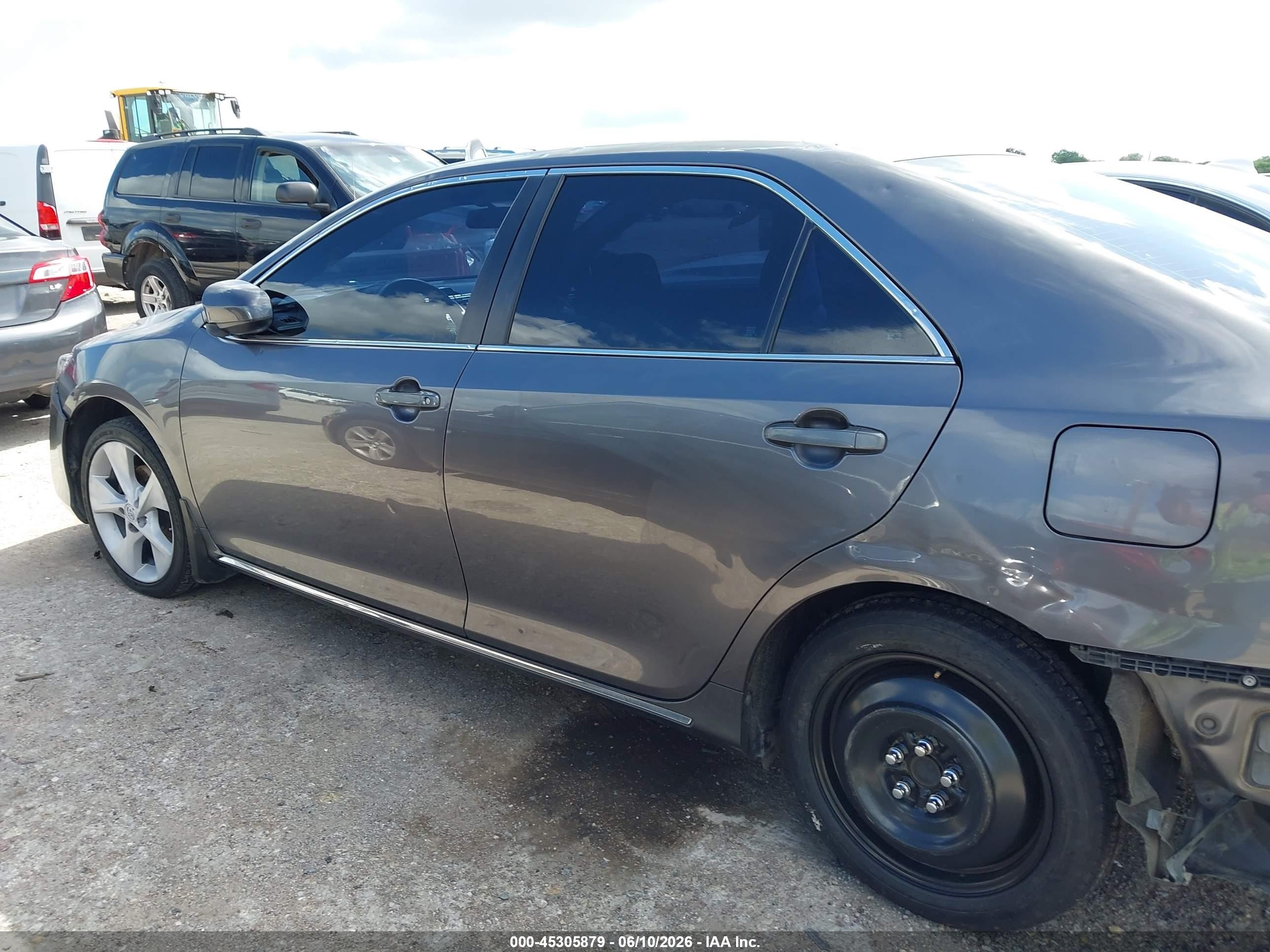 2014 Toyota Camry Le Gray vin: 4T1BF1FK8EU408943