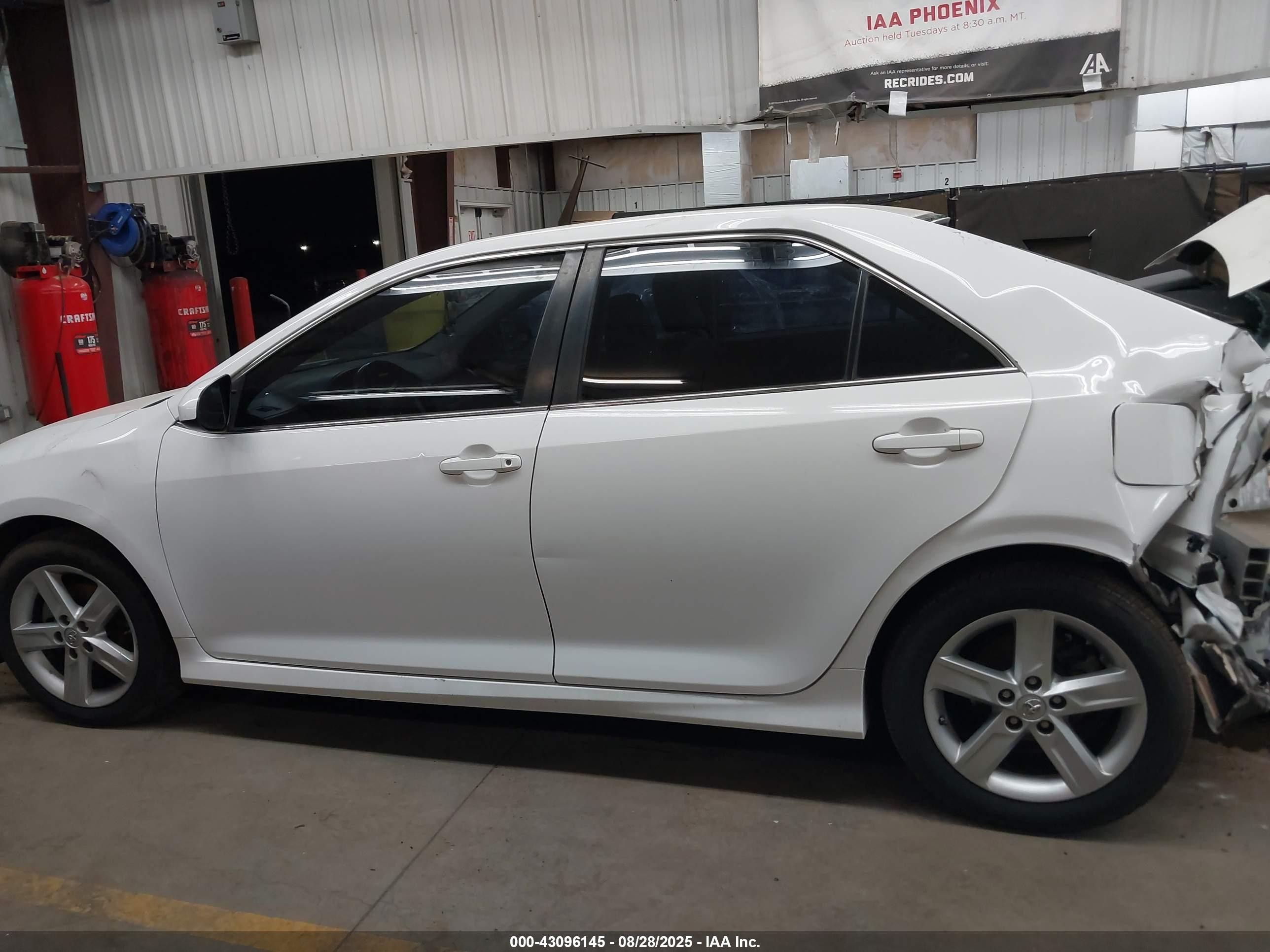 2014 Toyota Camry Se White vin: 4T1BF1FK8EU411731