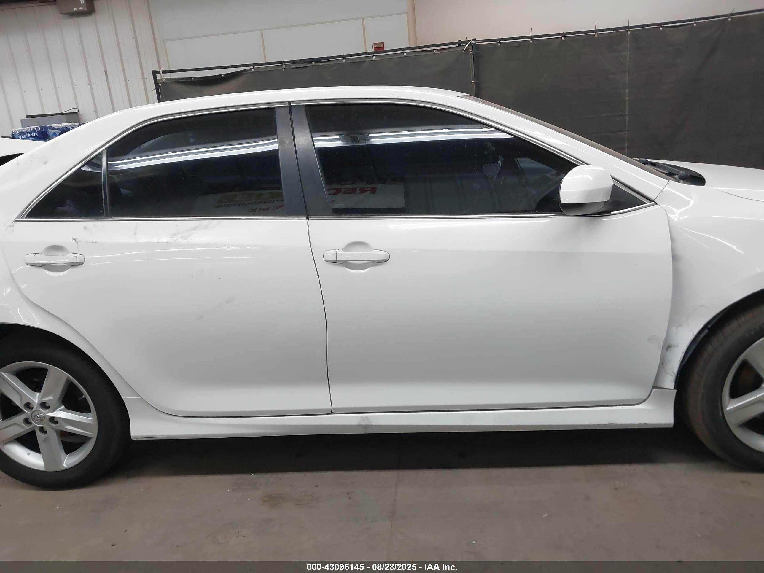 2014 Toyota Camry Se White vin: 4T1BF1FK8EU411731