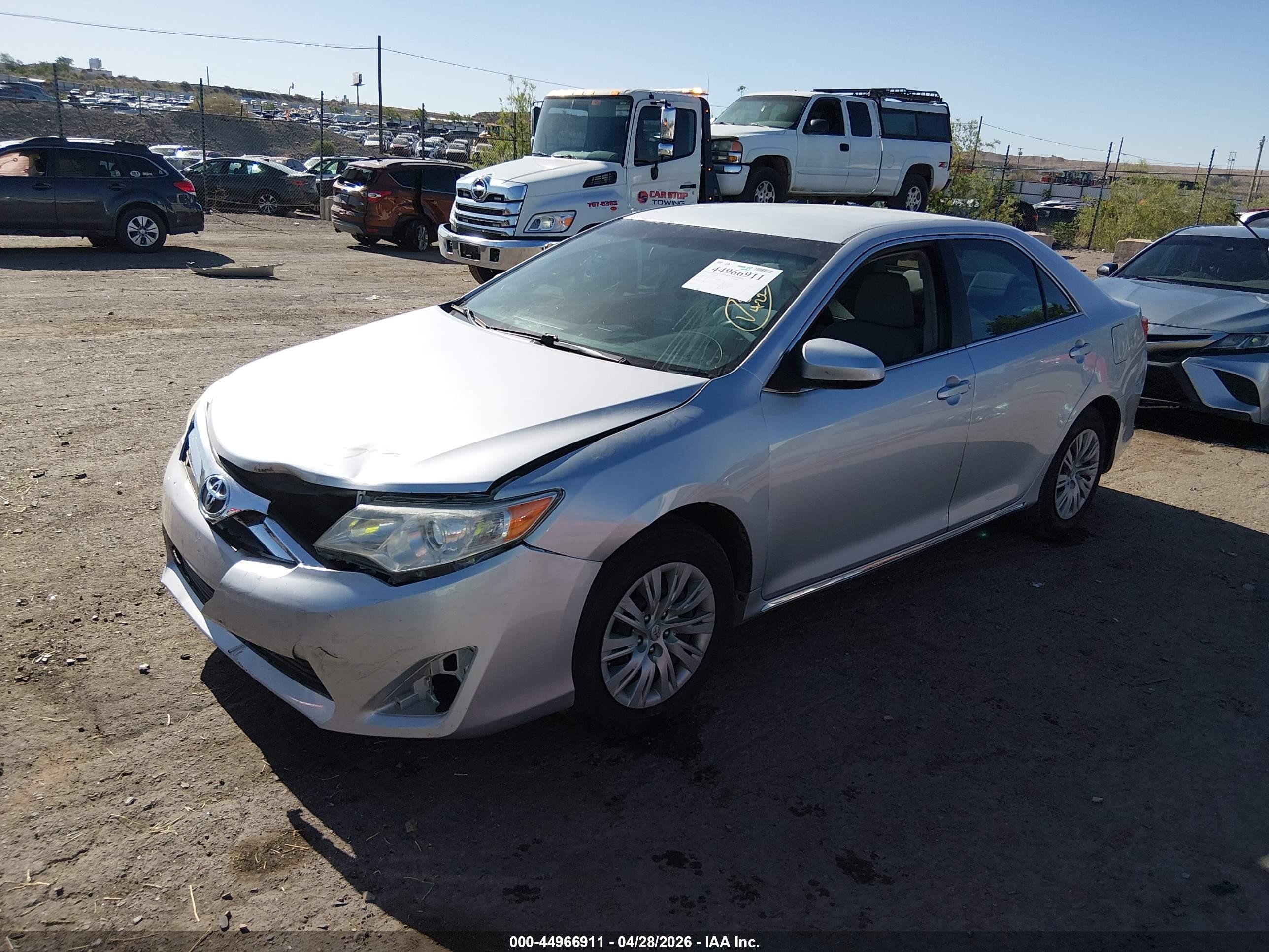 2014 Toyota Camry Le Серебряный vin: 4T1BF1FK8EU425449