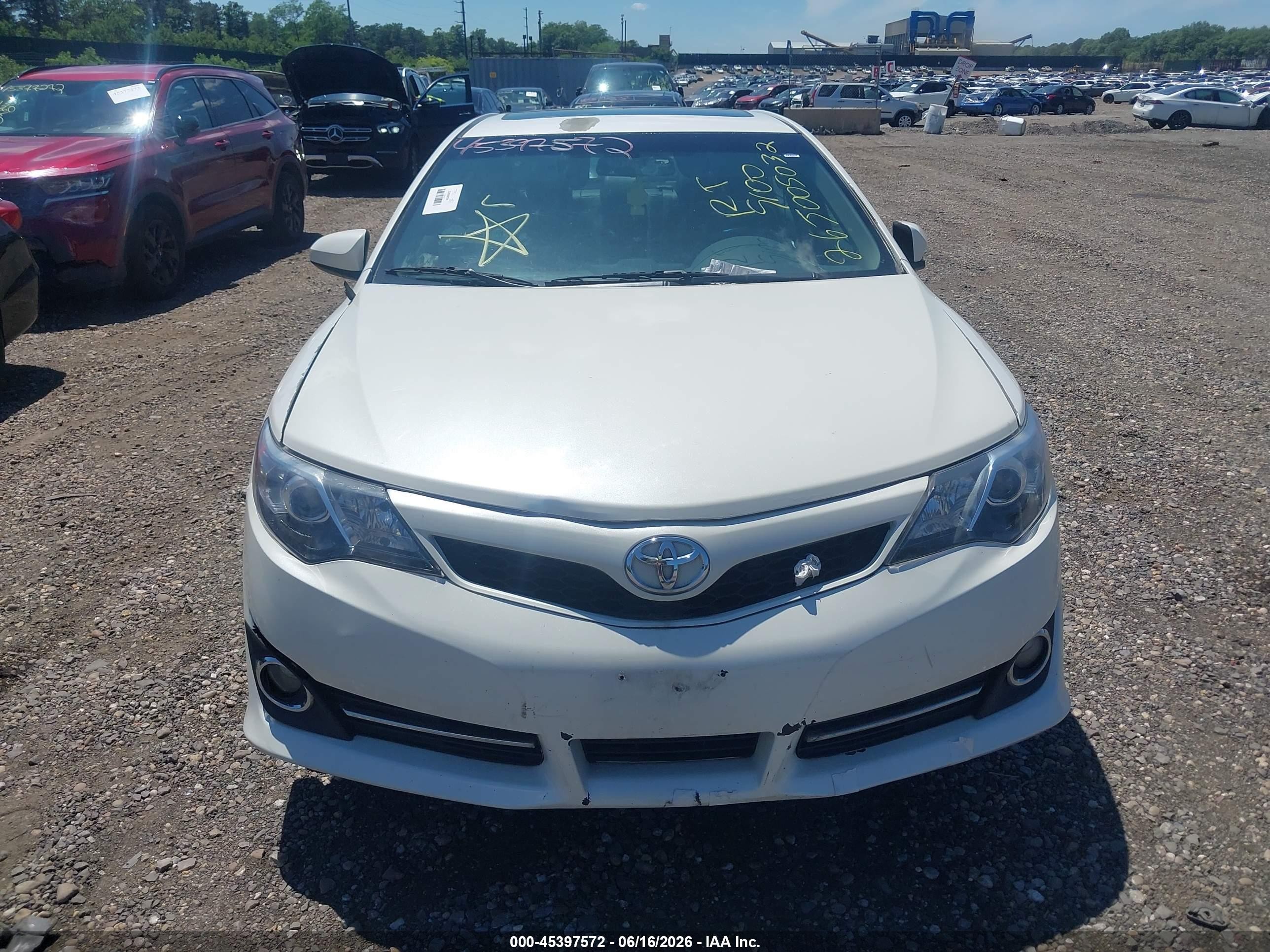 2014 Toyota Camry Se White vin: 4T1BF1FK8EU428139