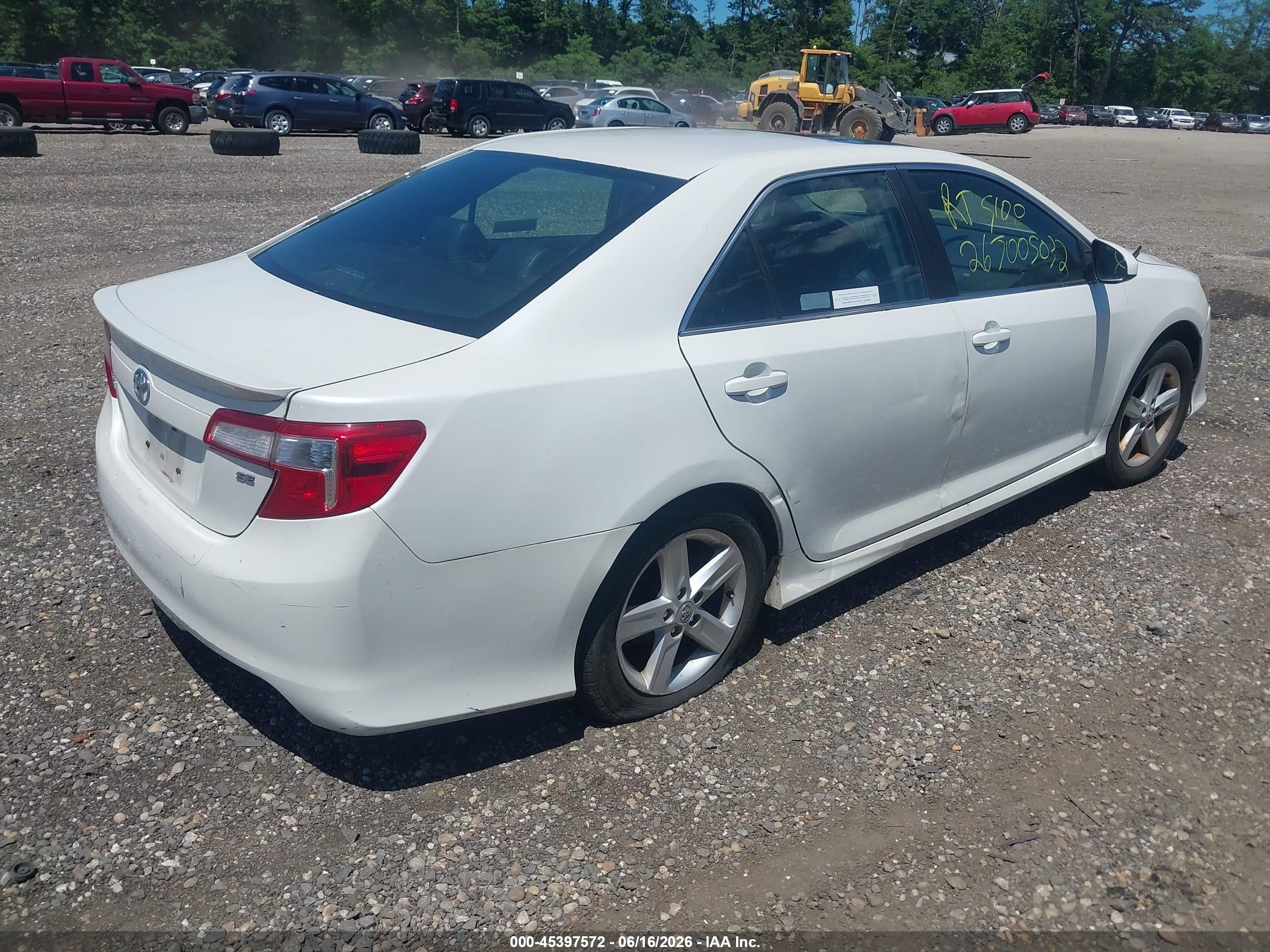 2014 Toyota Camry Se White vin: 4T1BF1FK8EU428139