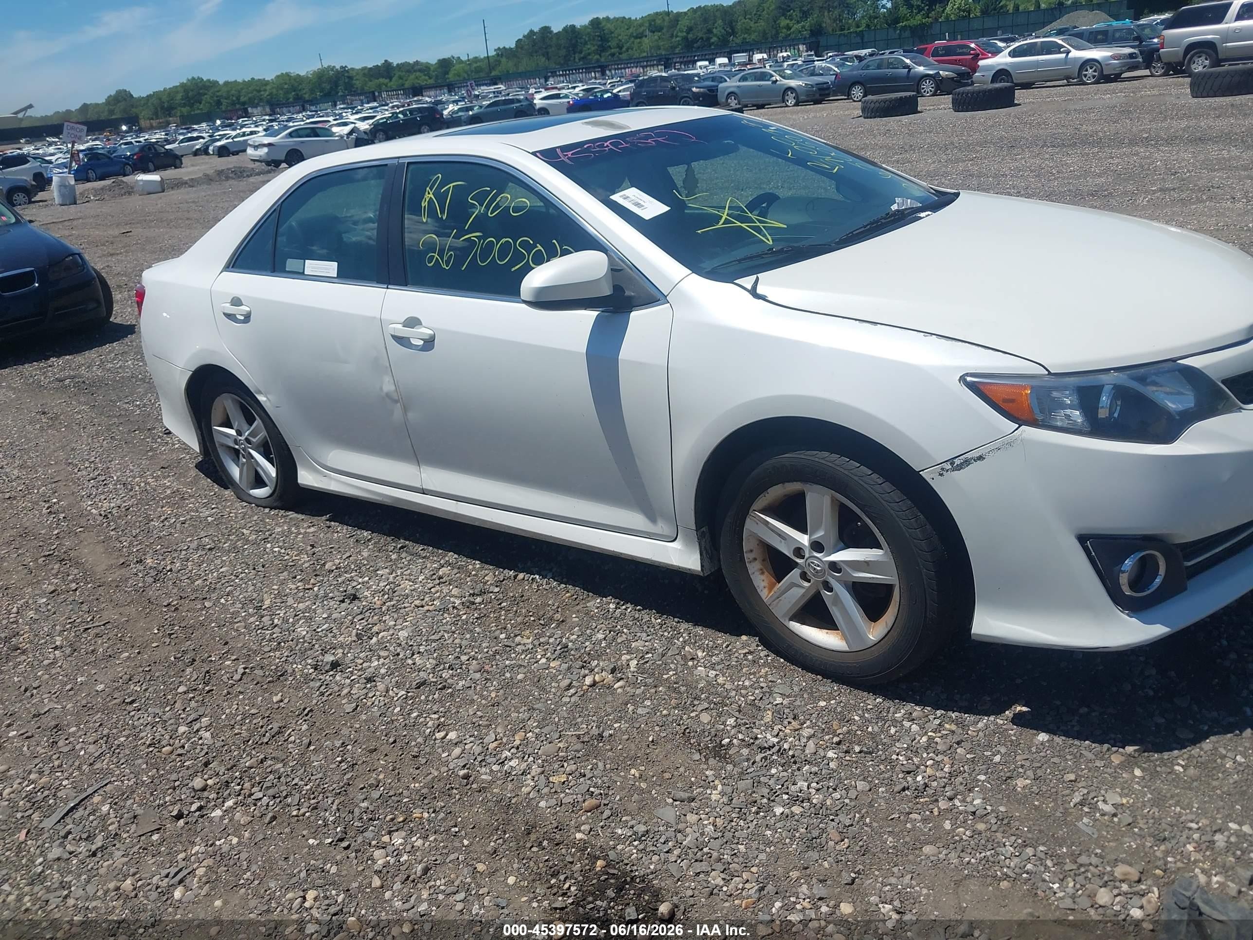 2014 Toyota Camry Se White vin: 4T1BF1FK8EU428139