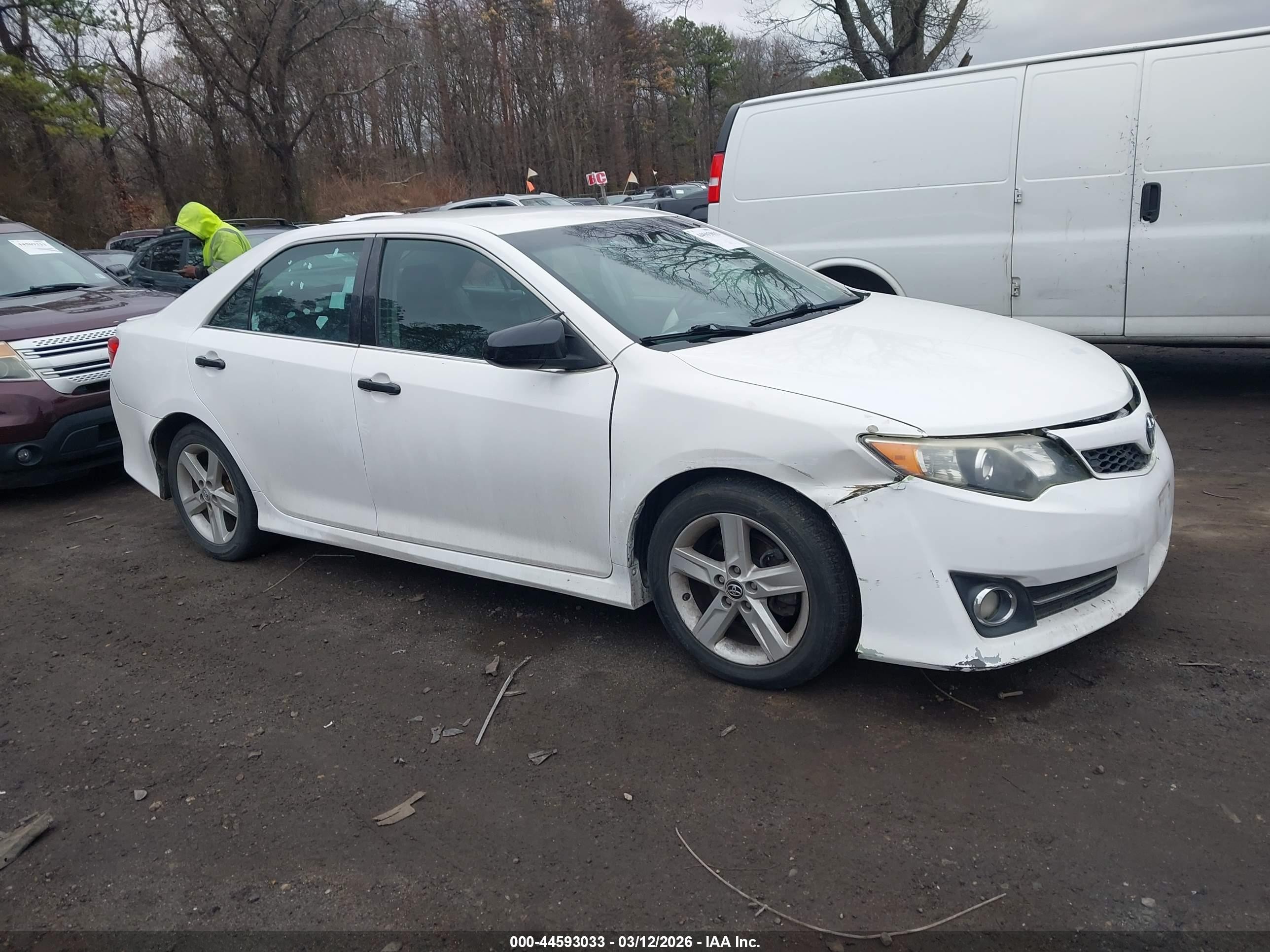 2014 Toyota Camry Se White vin: 4T1BF1FK8EU445684