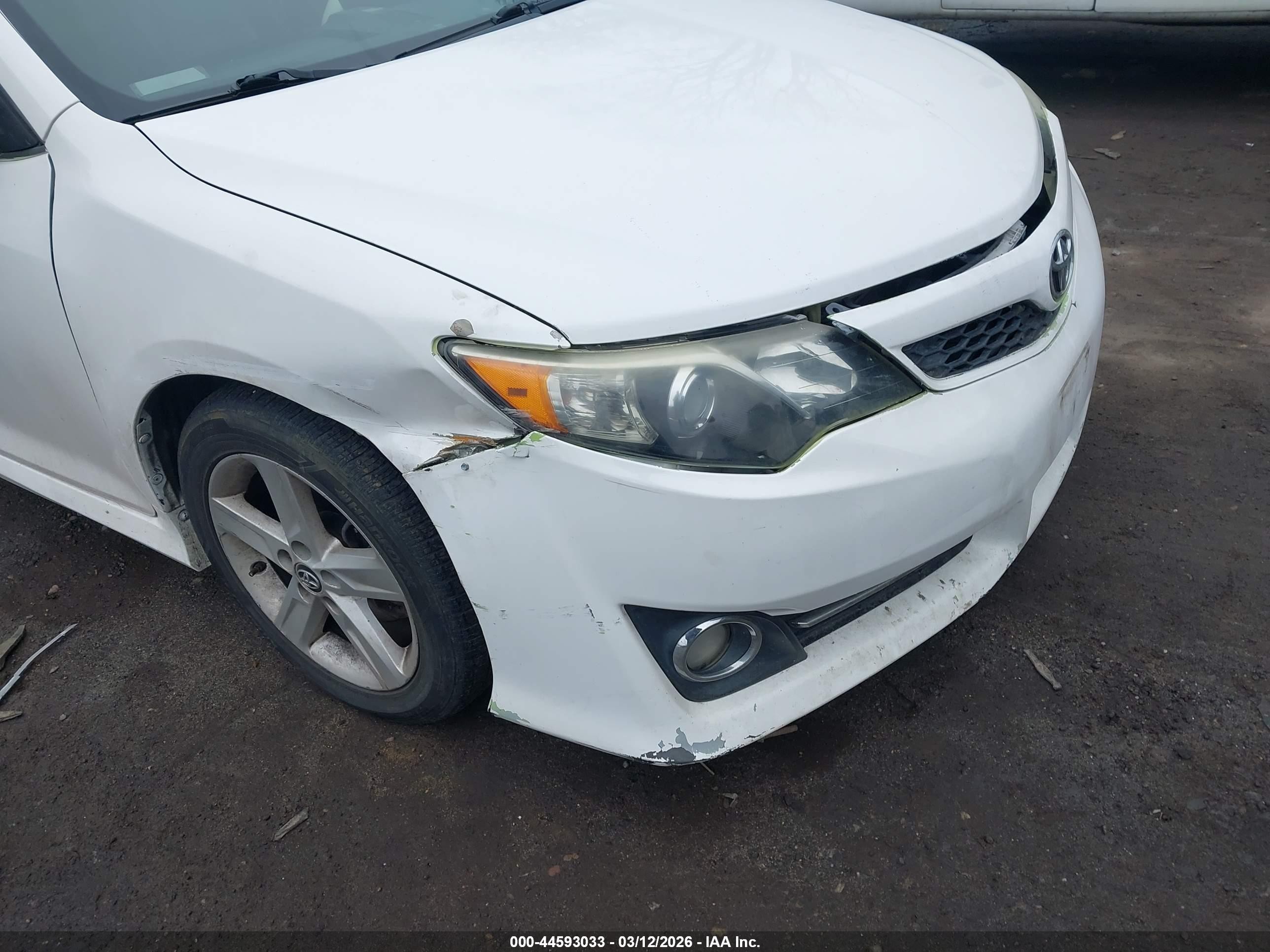 2014 Toyota Camry Se White vin: 4T1BF1FK8EU445684