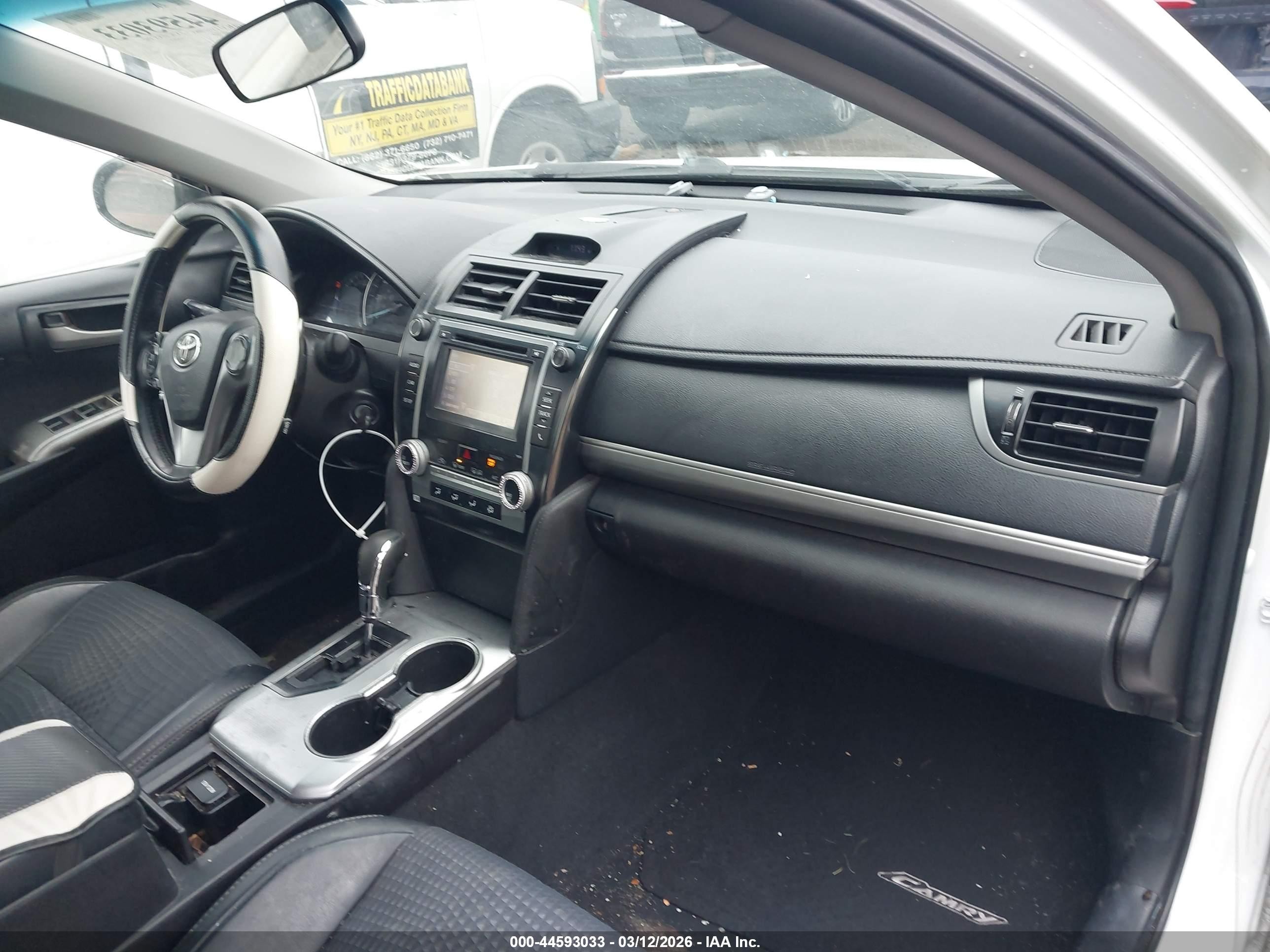 2014 Toyota Camry Se White vin: 4T1BF1FK8EU445684