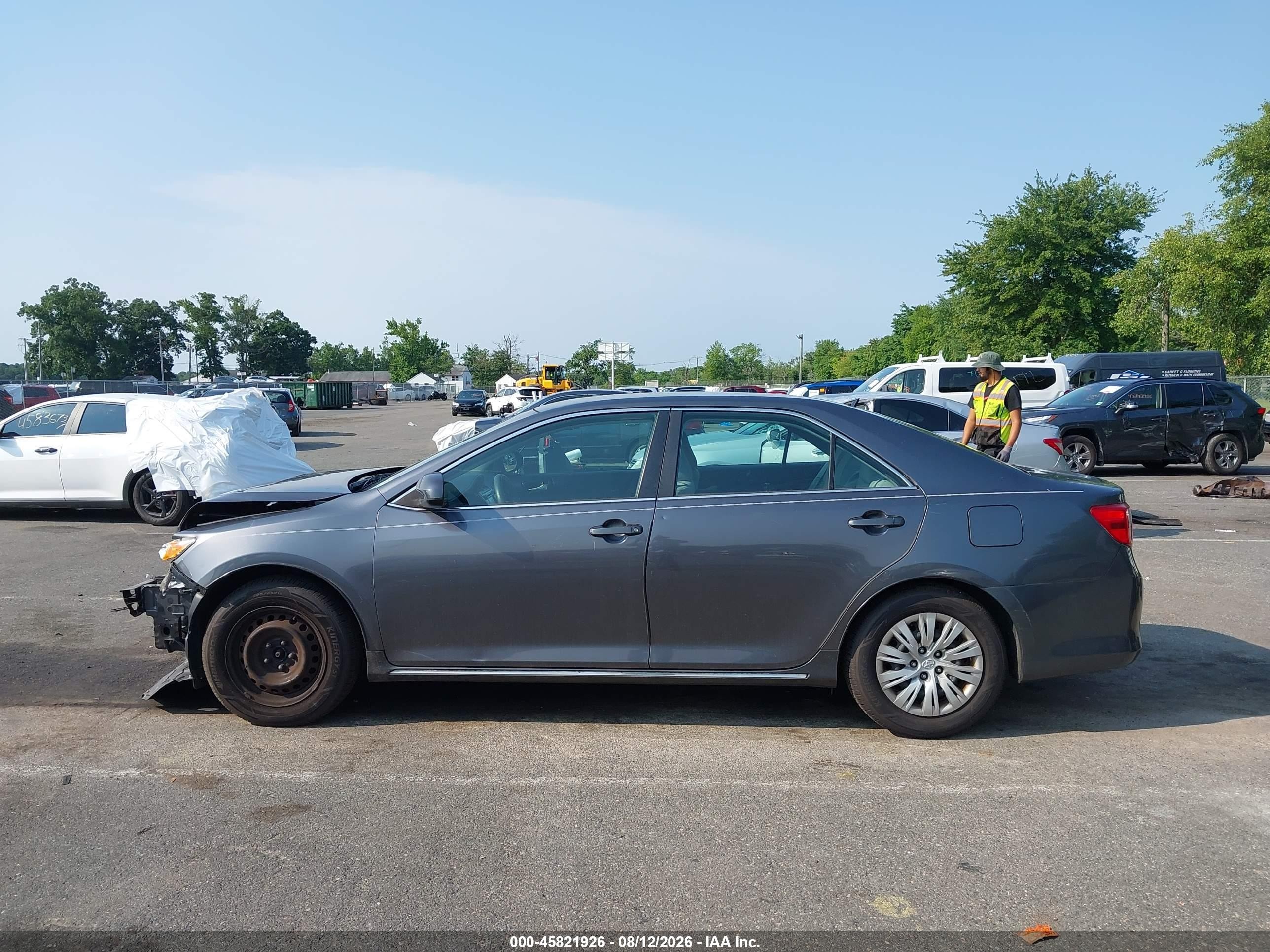 2014 Toyota Camry Le Gray vin: 4T1BF1FK8EU472819