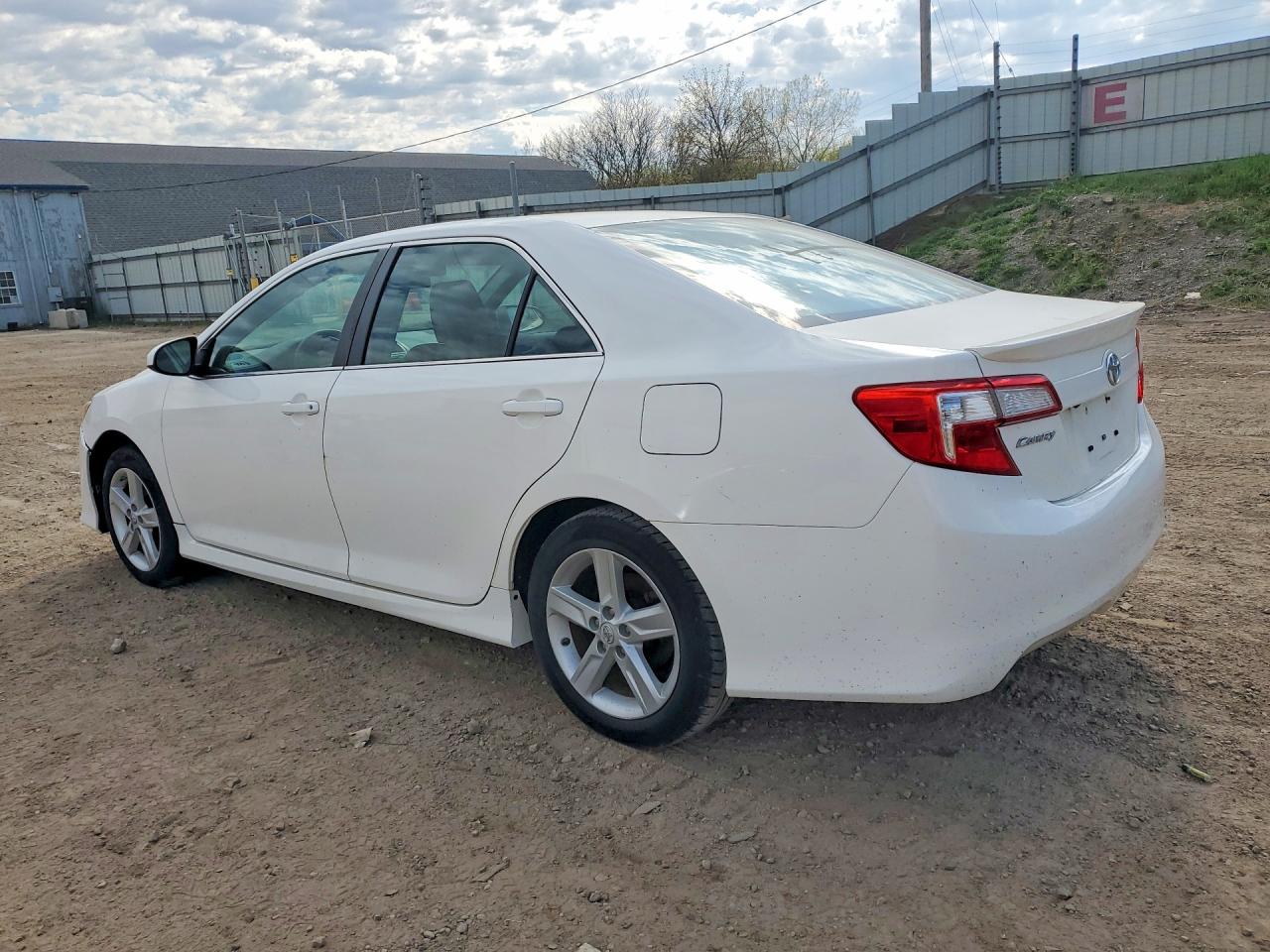 2014 Toyota Camry Se White vin: 4T1BF1FK8EU809540