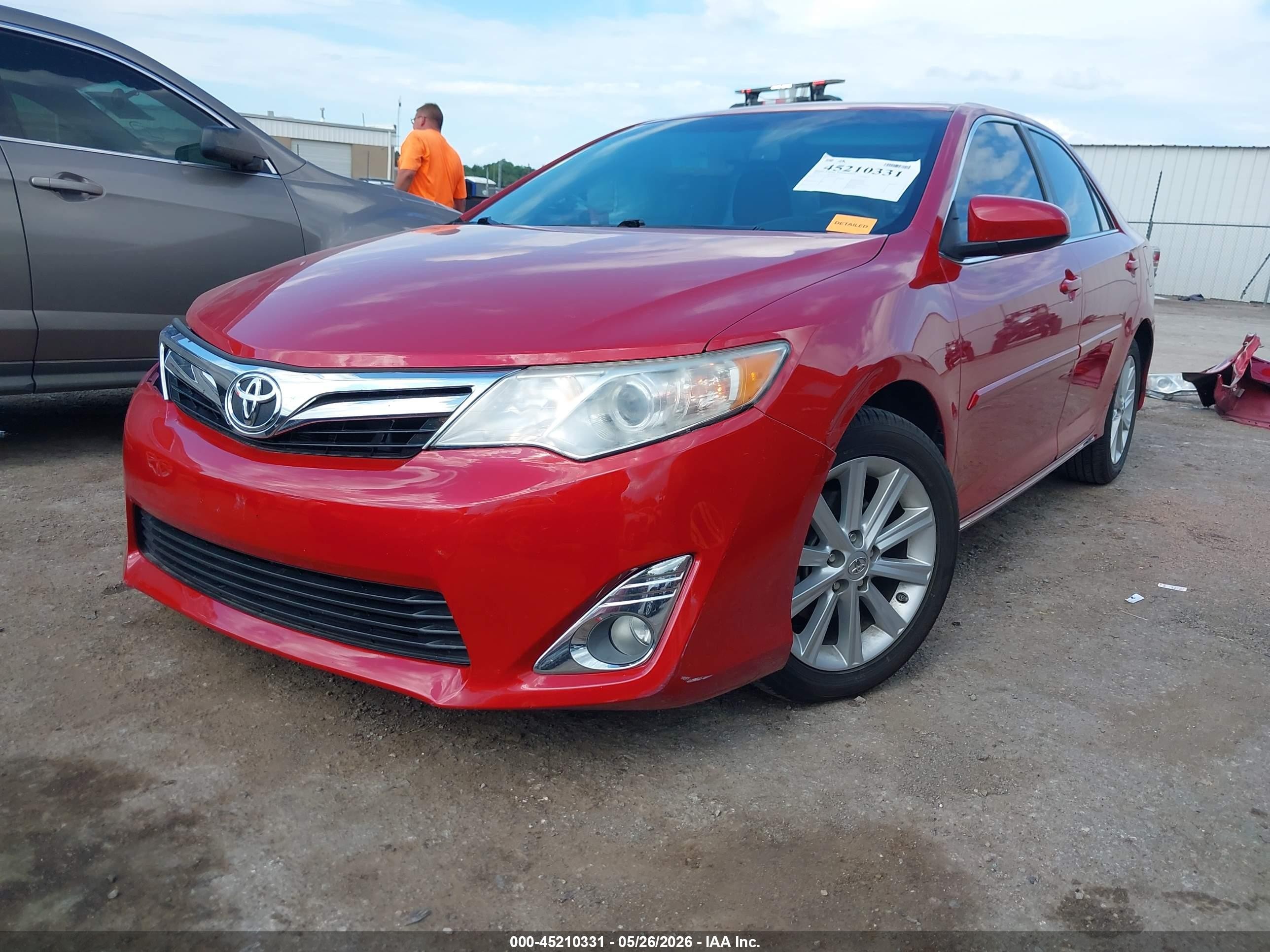 2014 Toyota Camry Xle Red vin: 4T1BF1FK8EU841677