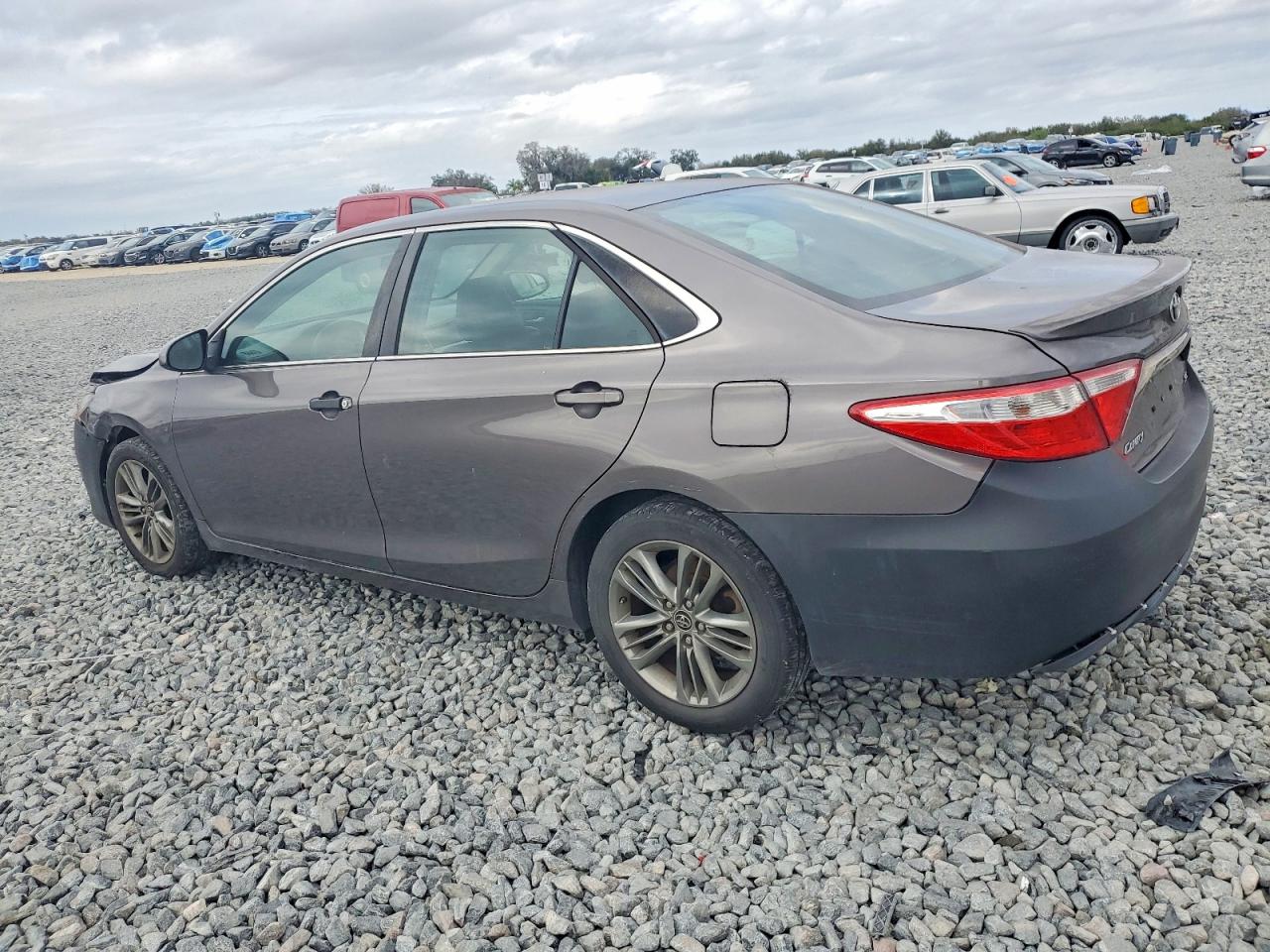 2015 Toyota Camry Le Gray vin: 4T1BF1FK8FU063494