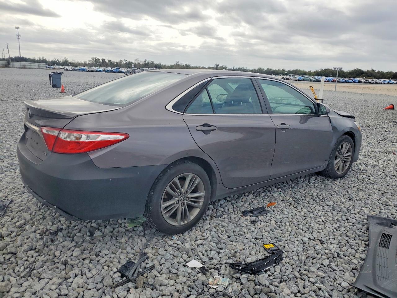 2015 Toyota Camry Le Gray vin: 4T1BF1FK8FU063494